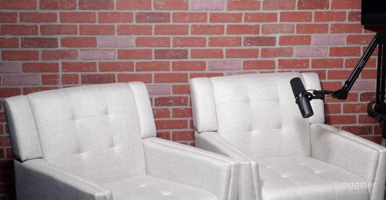  Burbank Podcast Studios - Pre-Lit, Audio Included 