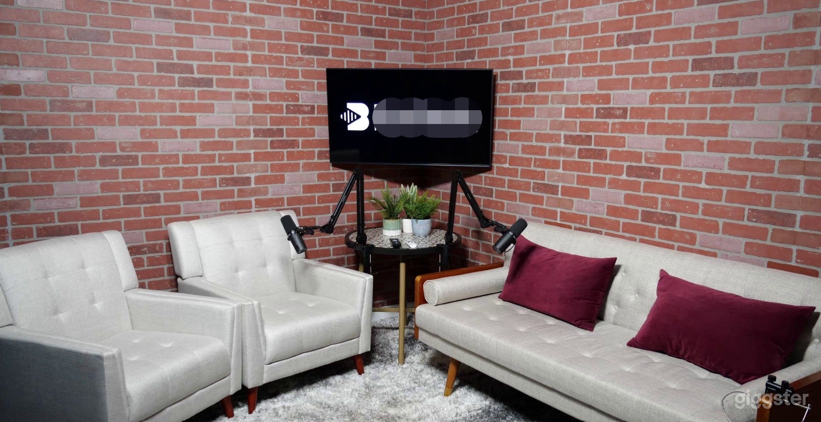 Burbank Podcast Studios - Pre-Lit, Audio Included Photo 1