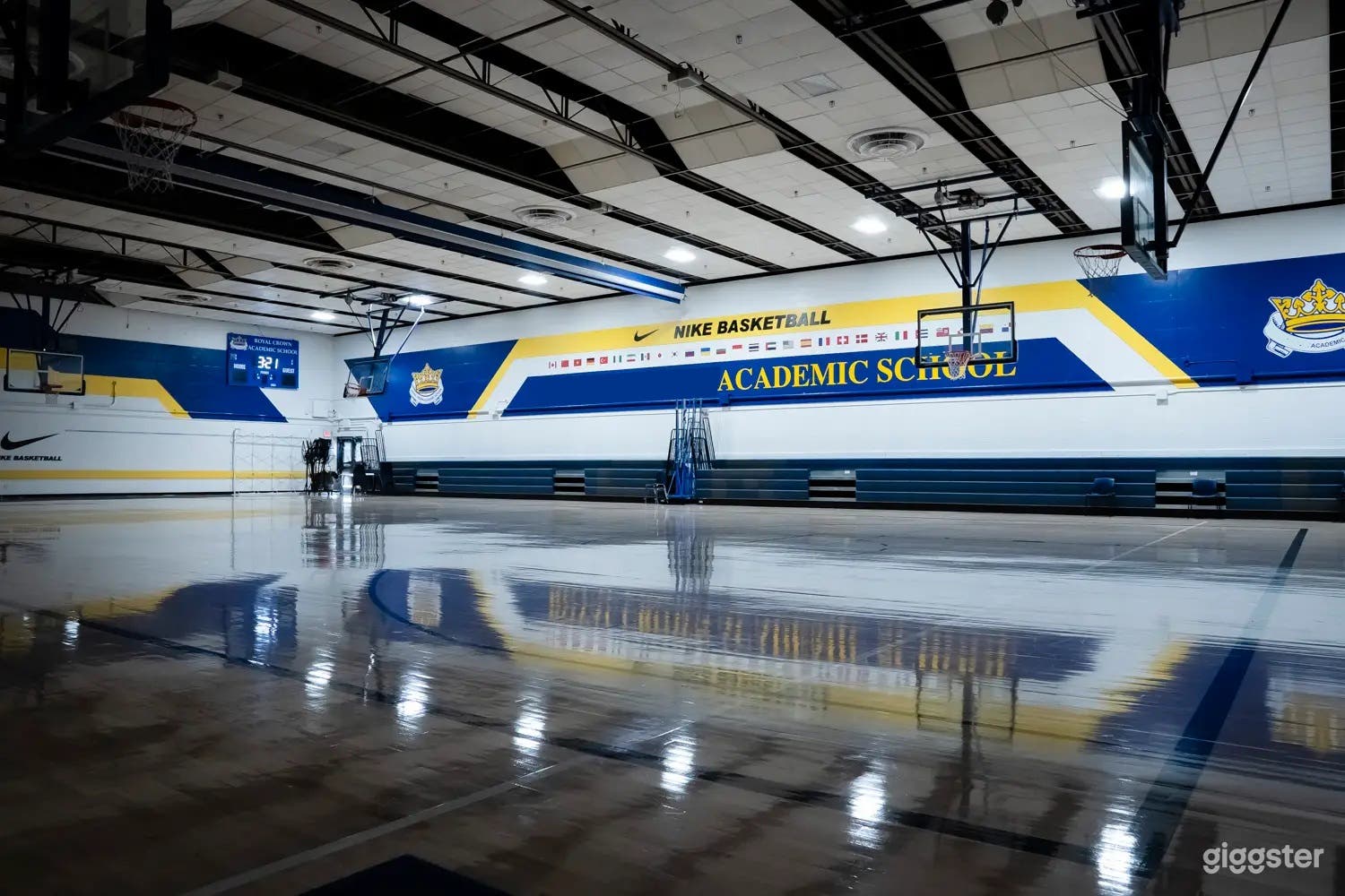 Full-Sized School Indoor Basketball Court Photo 2