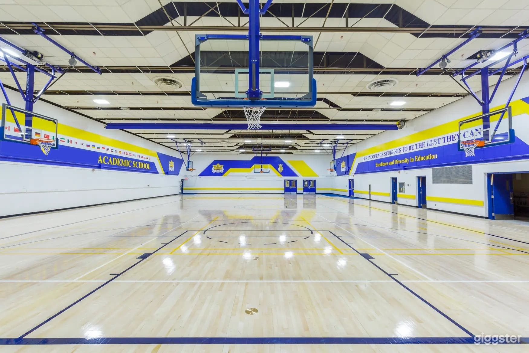 Full-Sized School Indoor Basketball Court Photo 3