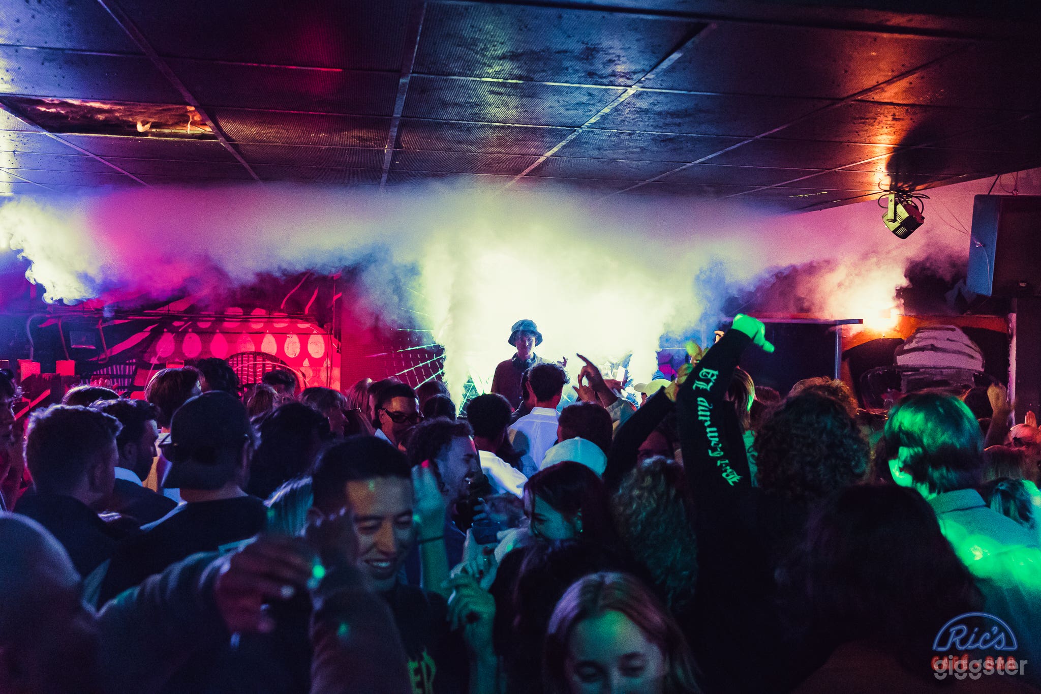 Unparalleled for party aesthetic
