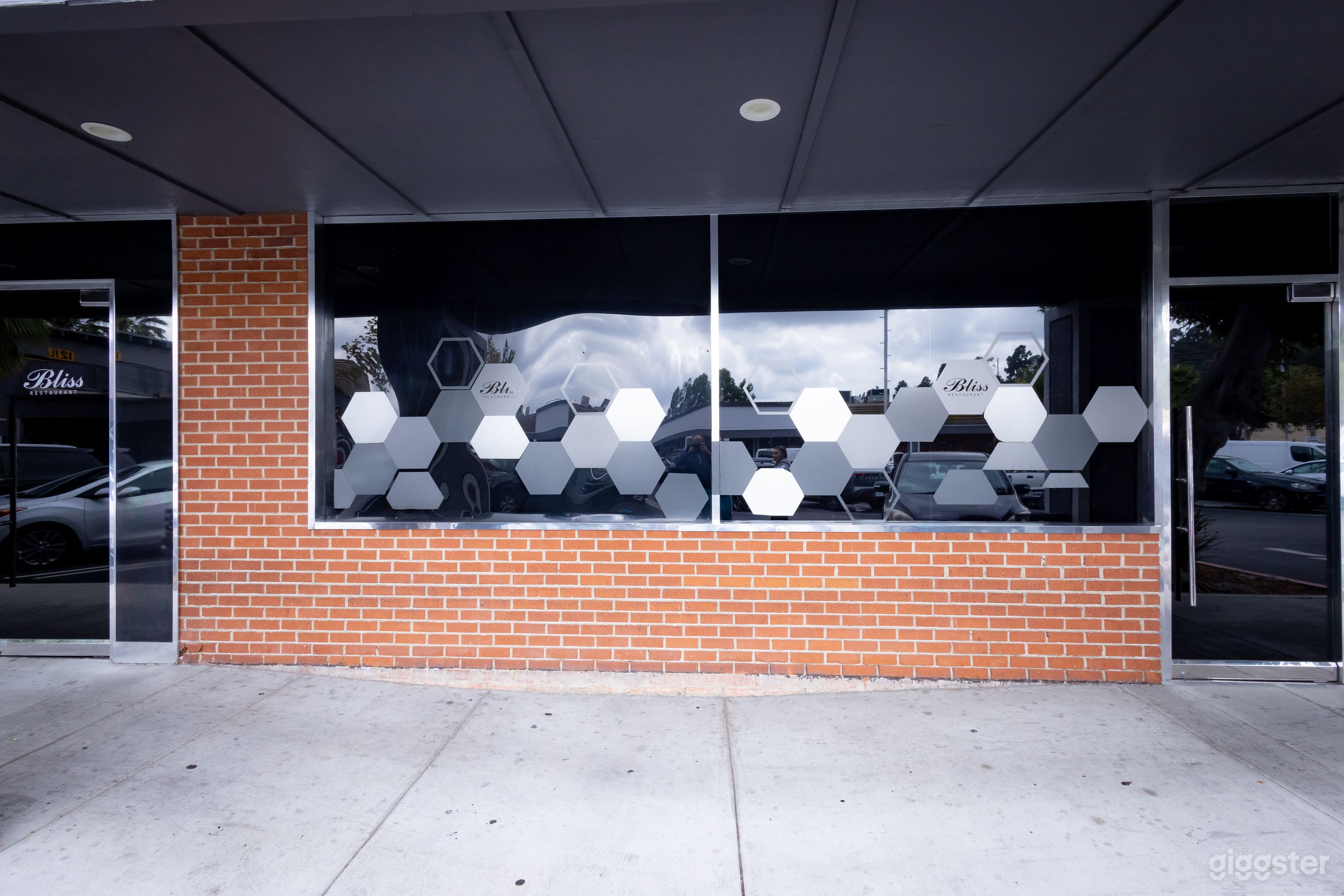 Luxury Banquet hall/Restaurant  Photo 2