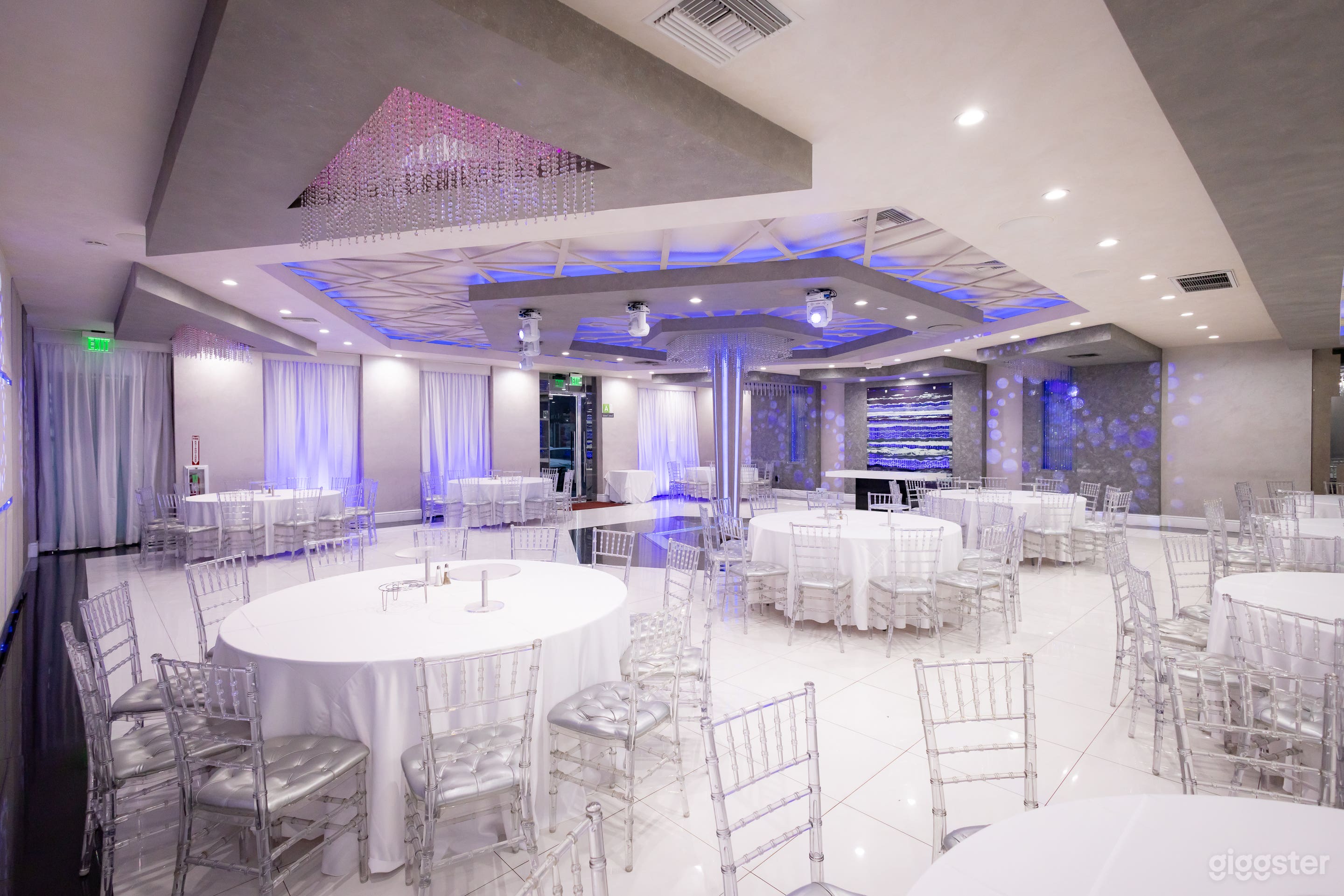 Luxury Banquet hall/Restaurant  Photo 3