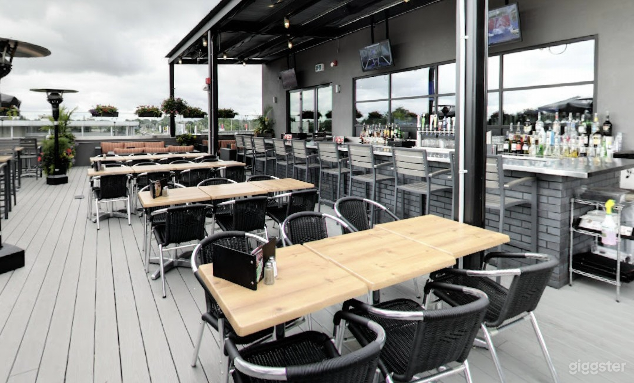 Lively Upper Terrace Photo 1