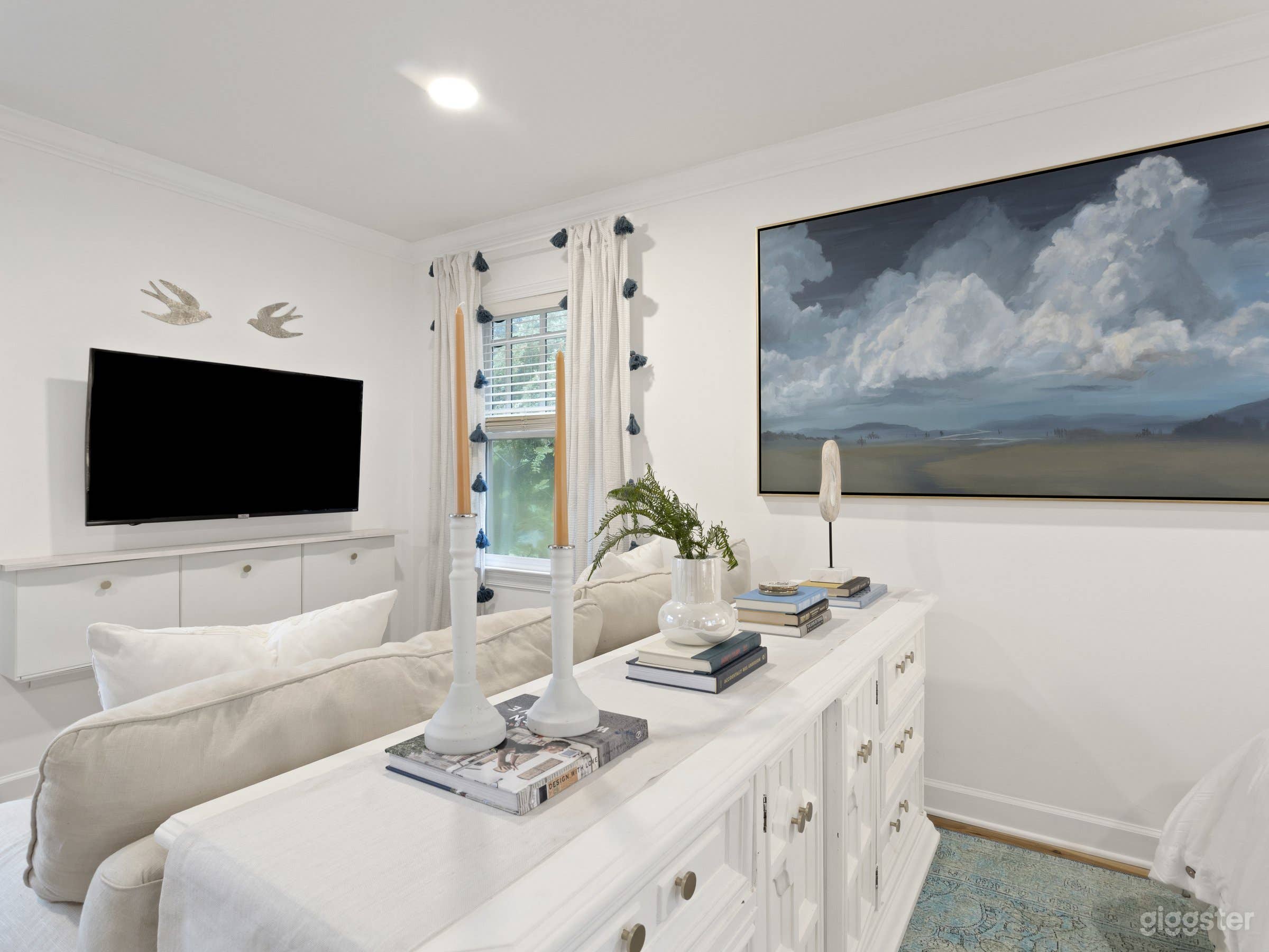 Blue Sky Studio | Designer Furnished Rental Home Photo 4