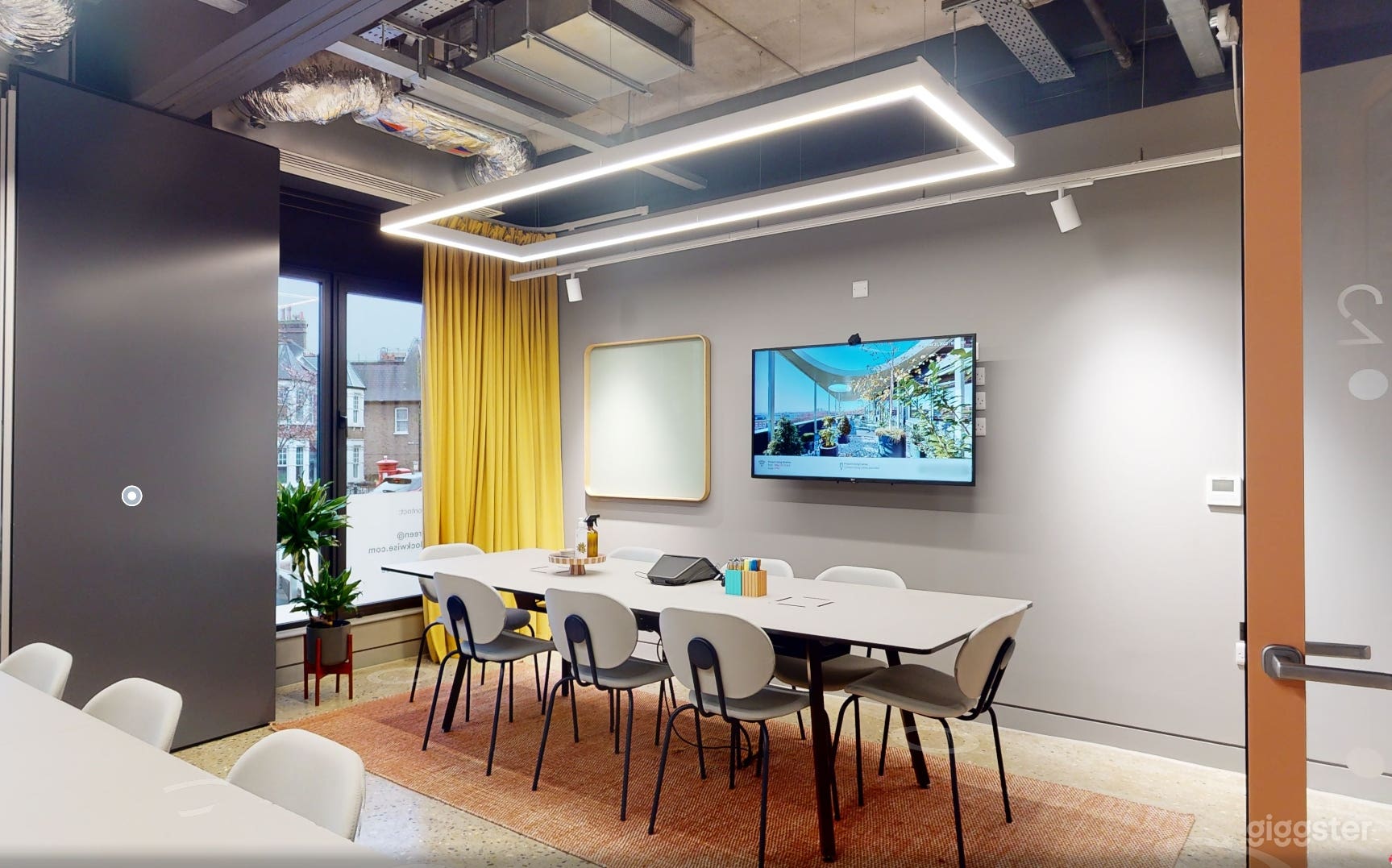 Wood Green 0M2 Photo 2