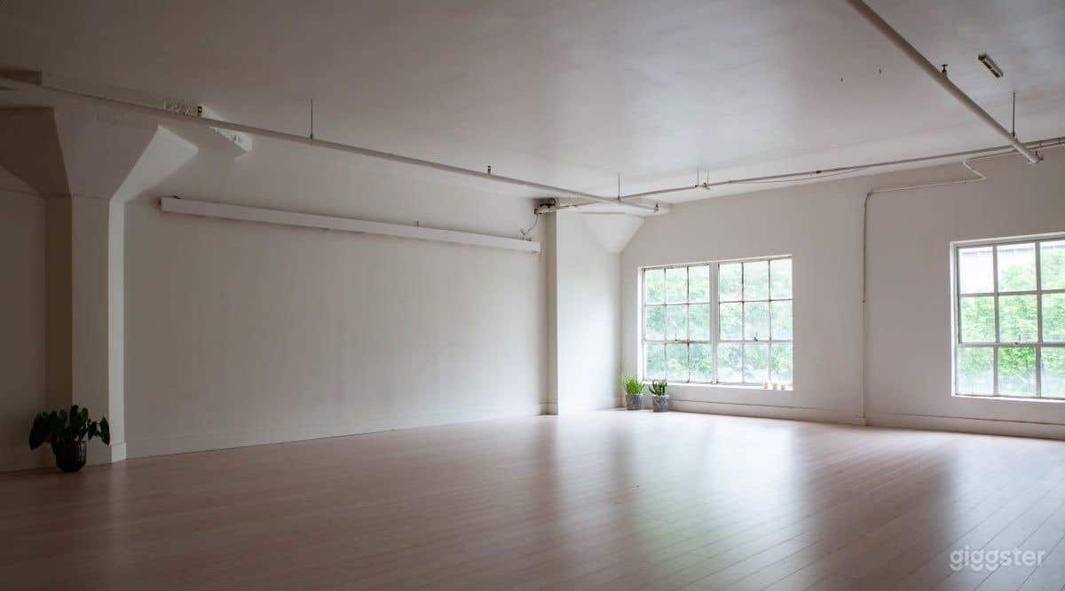 Beautiful Light-Filled Studio in the heart of Downtown Seattle Photo 3