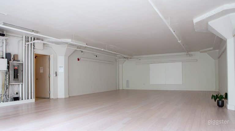  Beautiful Light-Filled Studio in the heart of Downtown Seattle 