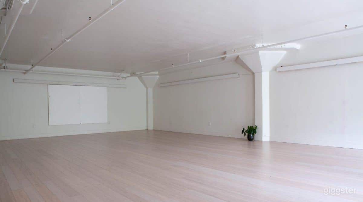 Beautiful Light-Filled Studio in the heart of Downtown Seattle Photo 4