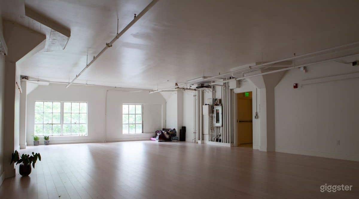 Beautiful Light-Filled Studio in the heart of Downtown Seattle Photo 2