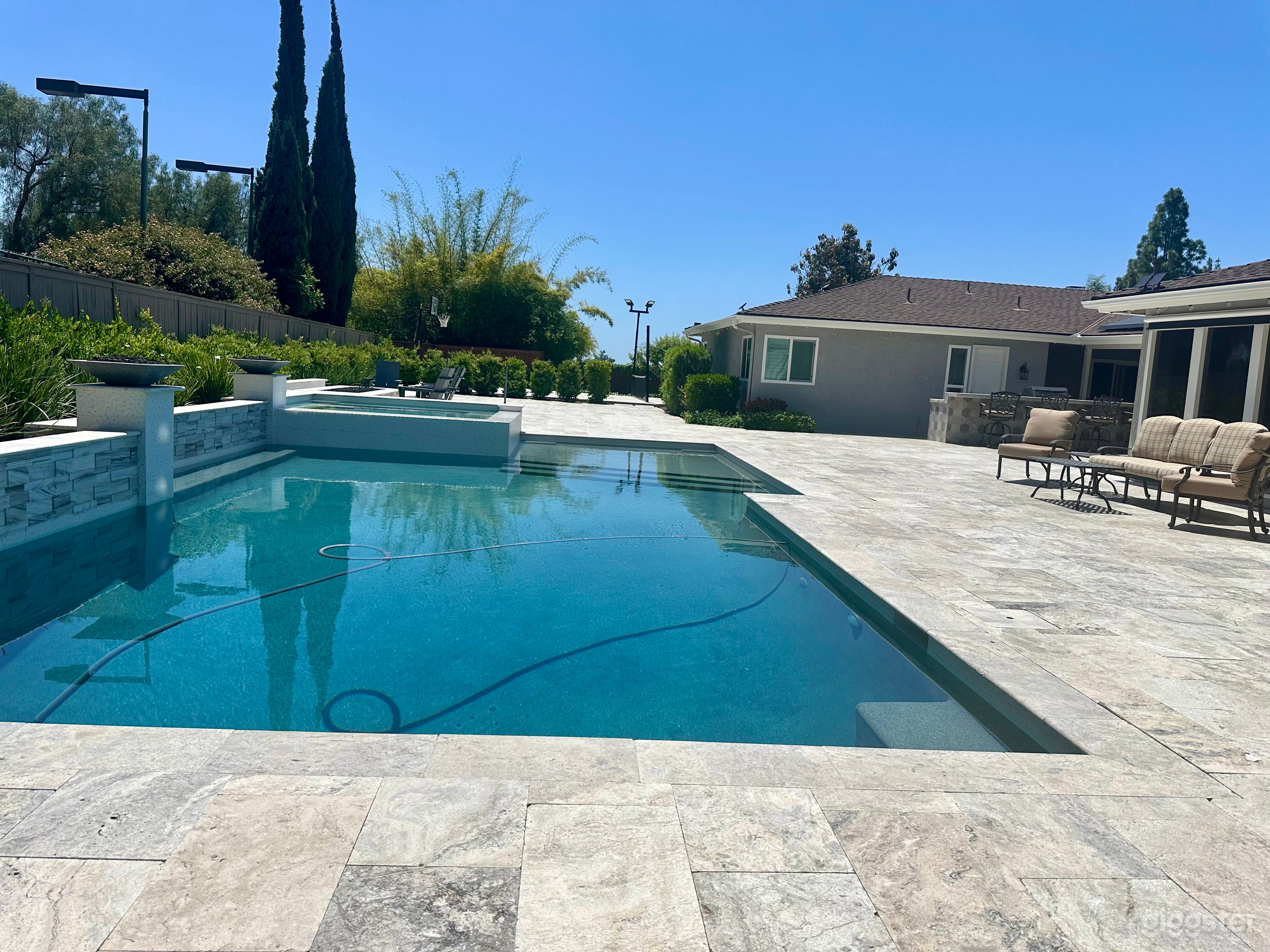 Upscale home with large indoor and outdoor space Photo 2