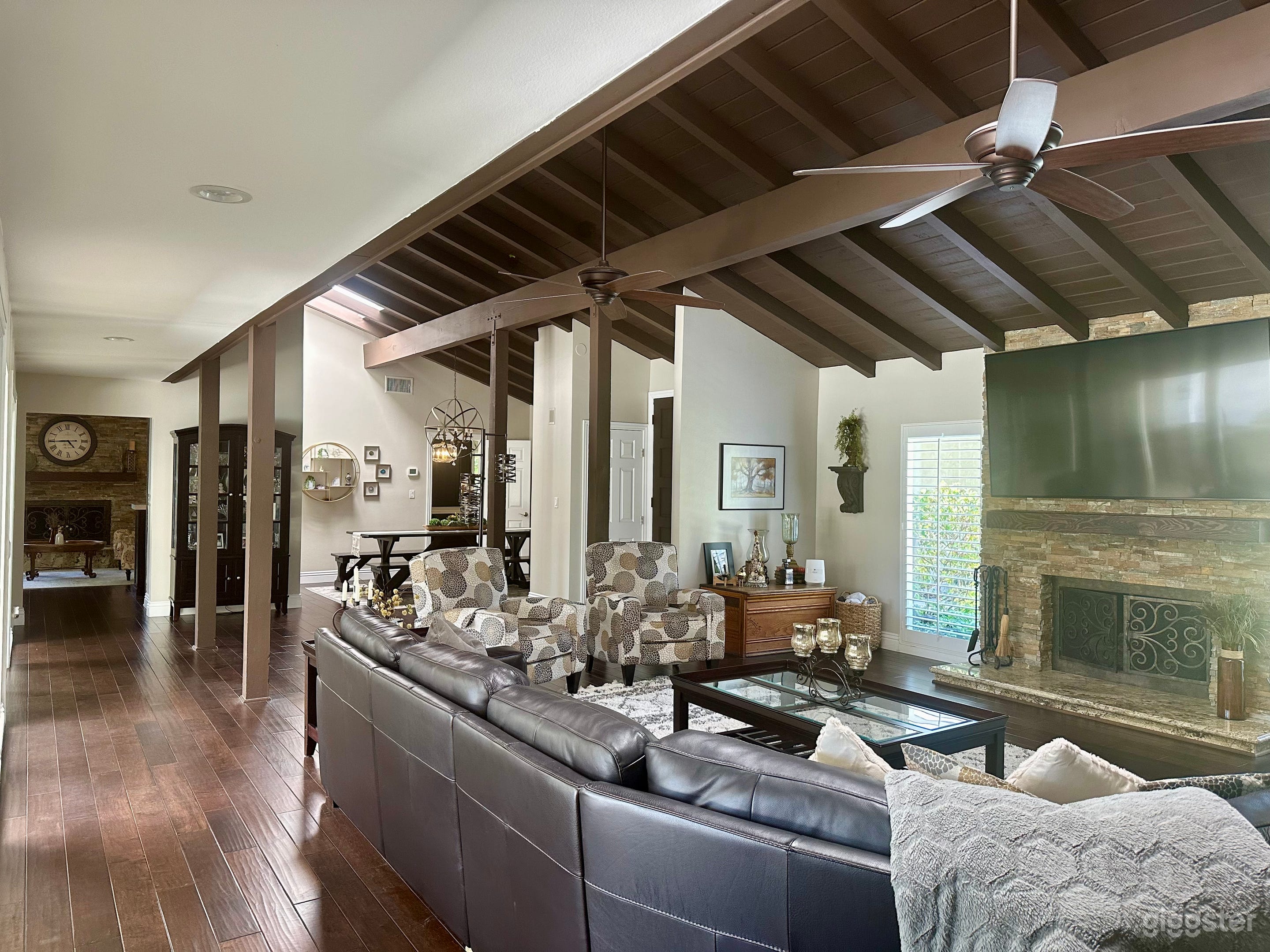 Upscale home with large indoor and outdoor space Photo 3