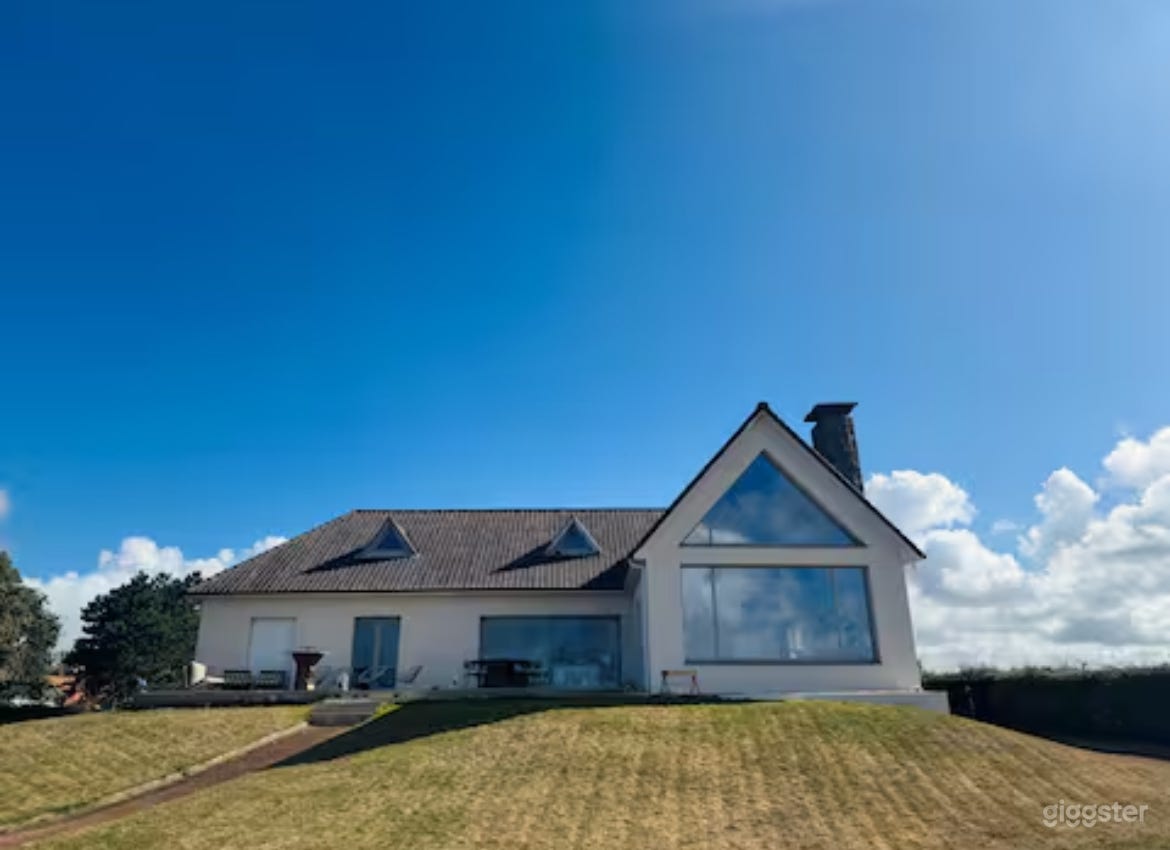 Photo de Maison confortable avec vue sur la mer 3