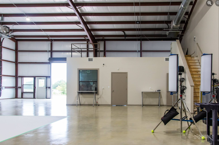  Studio Built for Production and Photography in Driftwood 