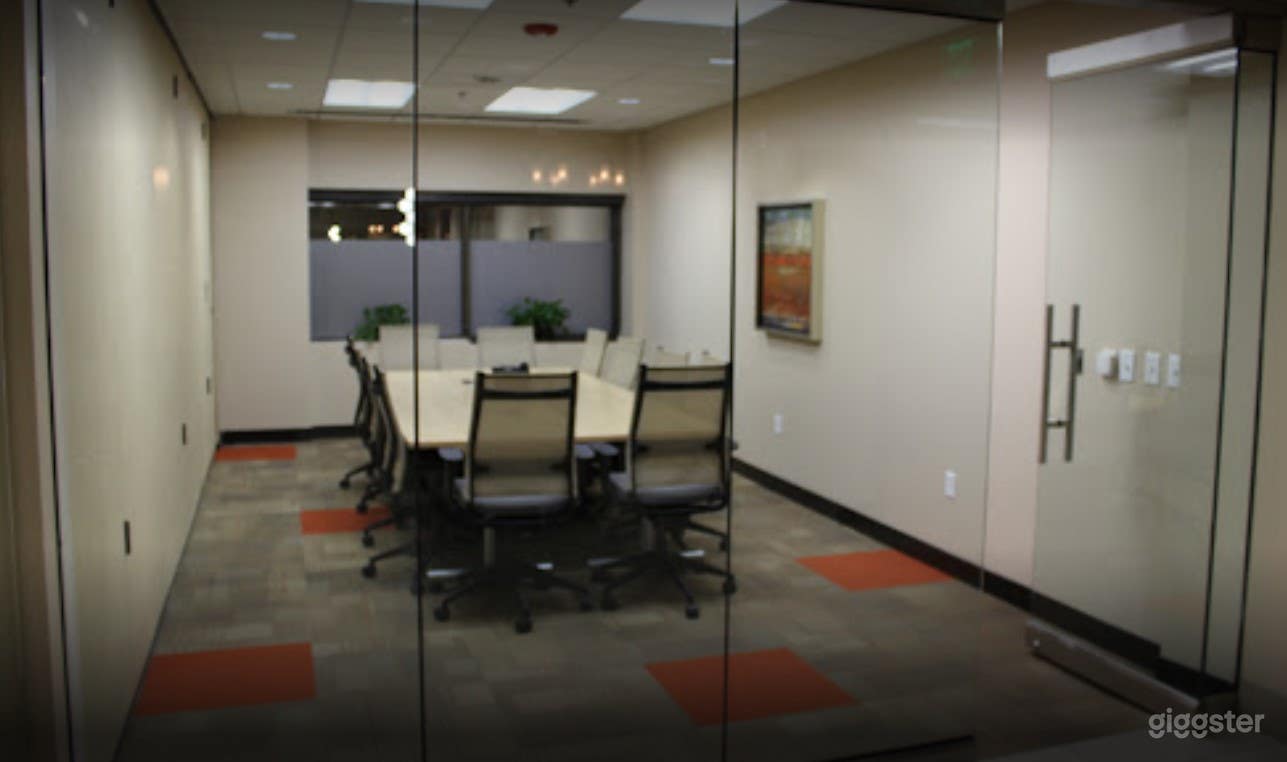 Modern Styled Meeting Rooms on Broadway Photo 3
