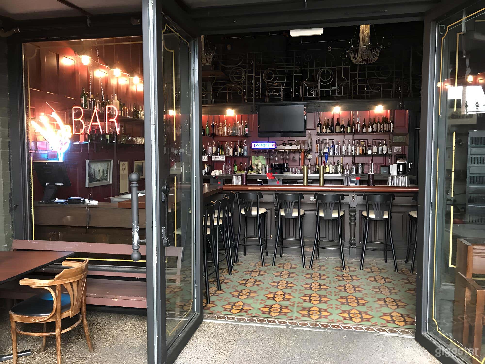 Real Villains Bar Photo 4