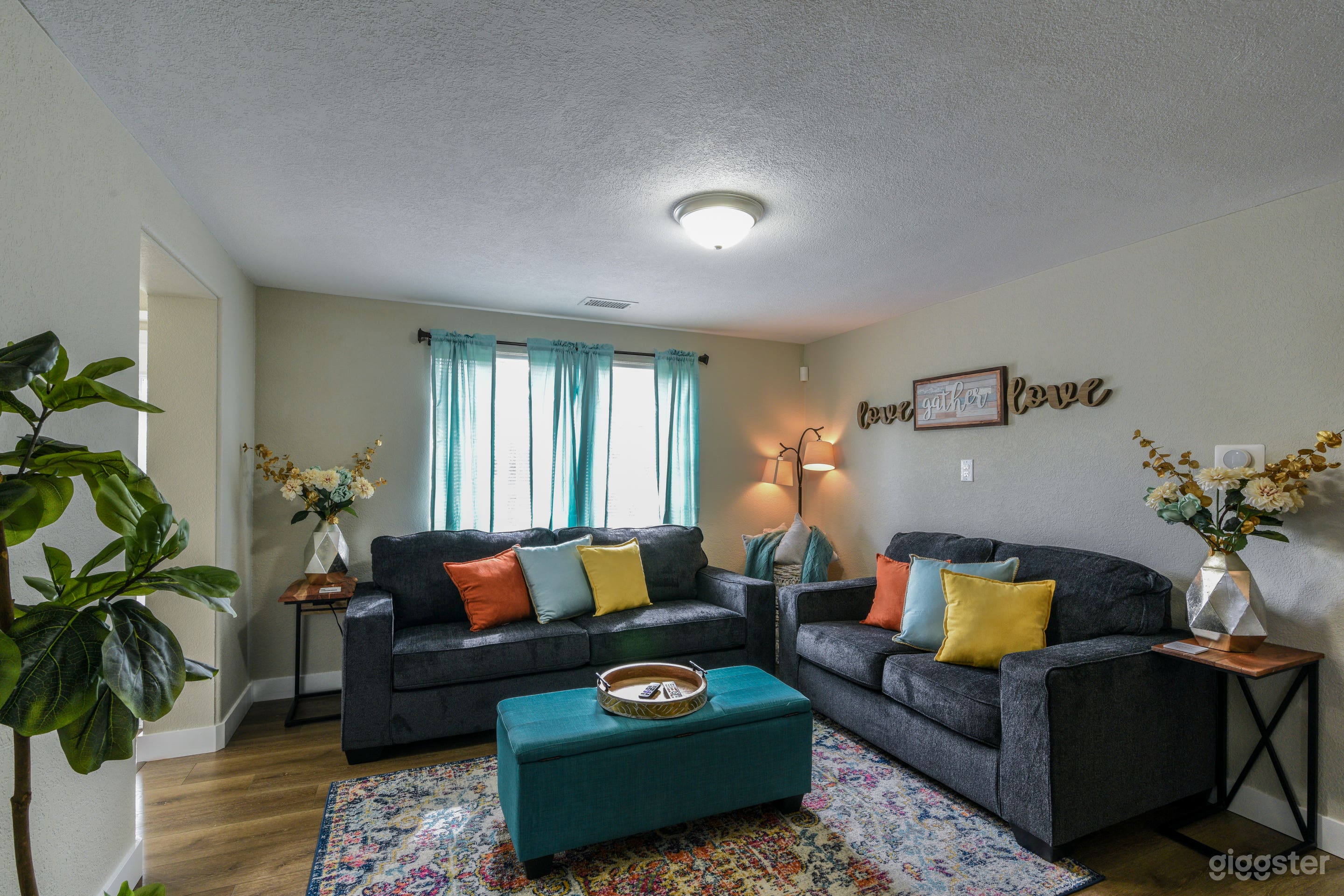 Lovely Private Mid-Century Suburban Charmer Photo 2