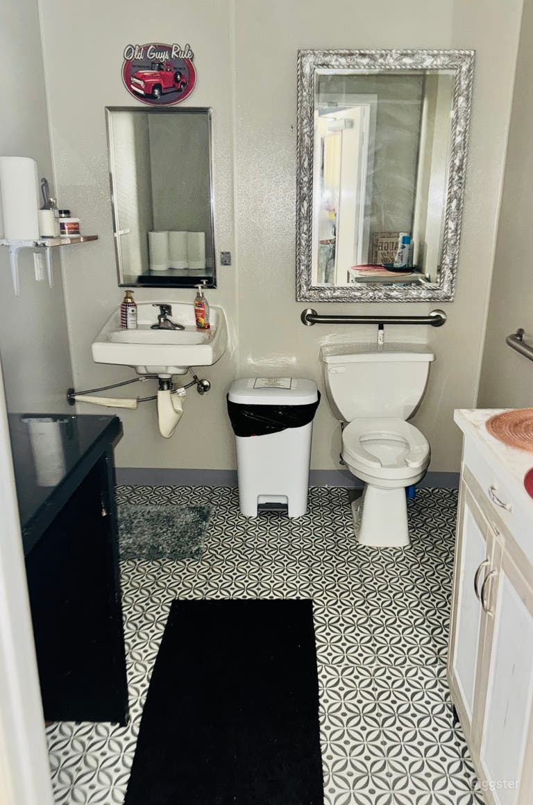  Lake Lanier Barbershop 