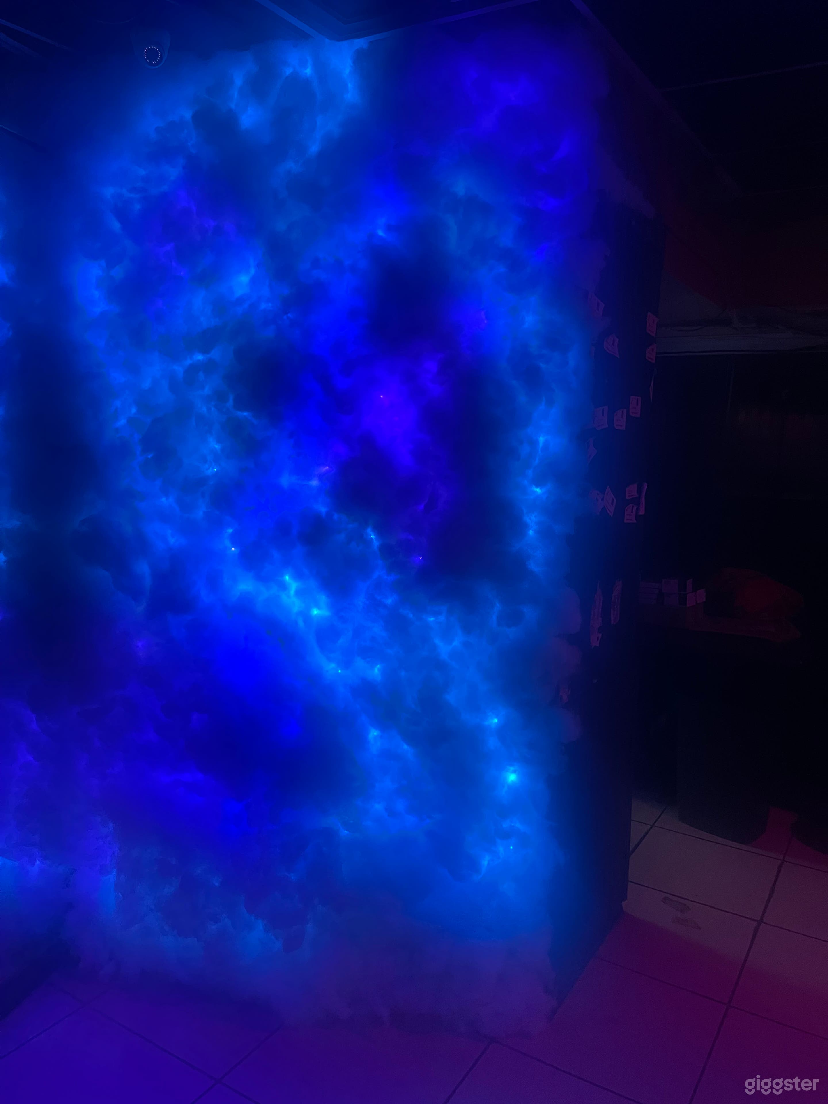 Seven Bar and Restaurant Photo 2