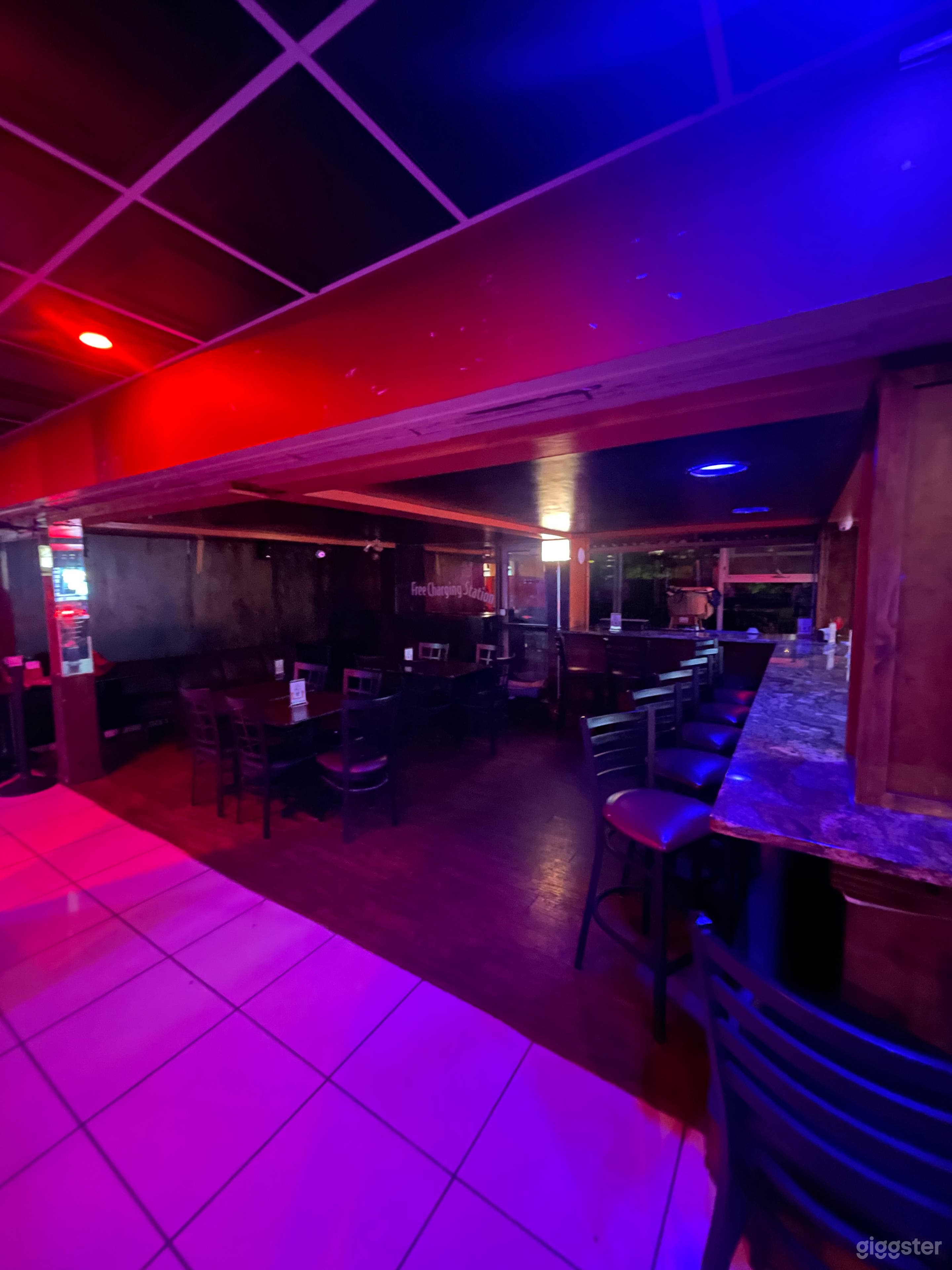 Seven Bar and Restaurant Photo 4