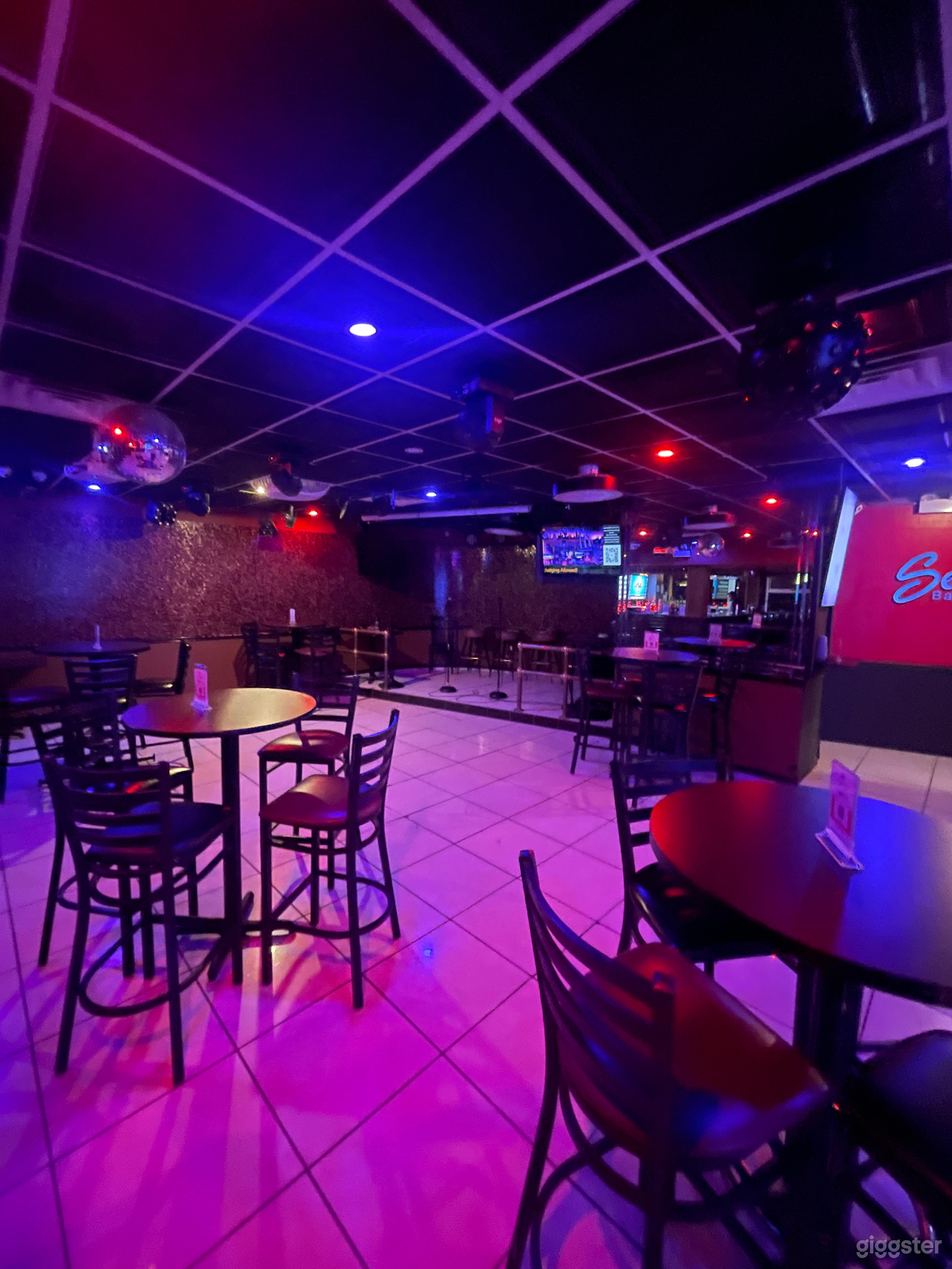 Seven Bar and Restaurant Photo 3