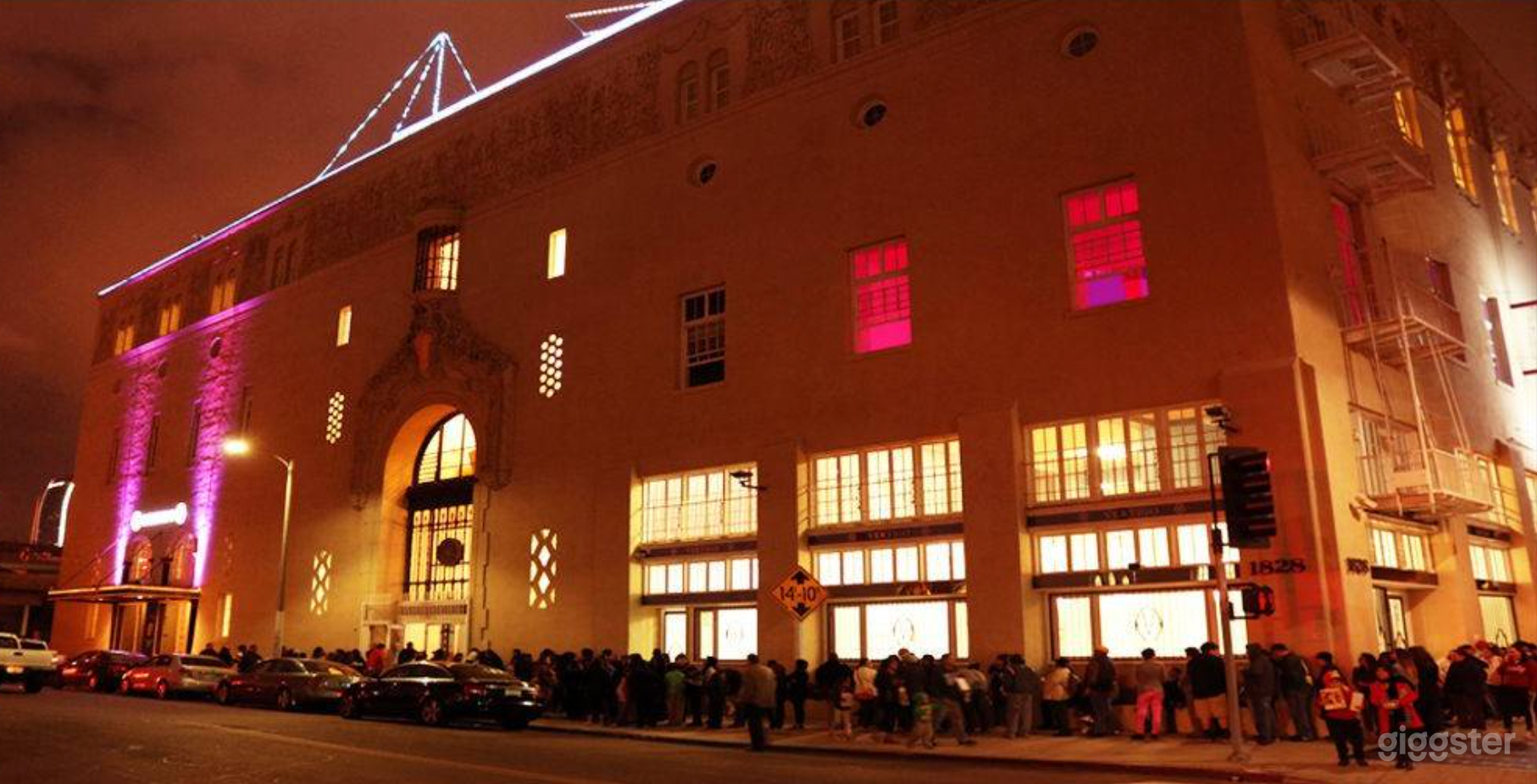 Exterior View (Oak St + Washington Blvd)