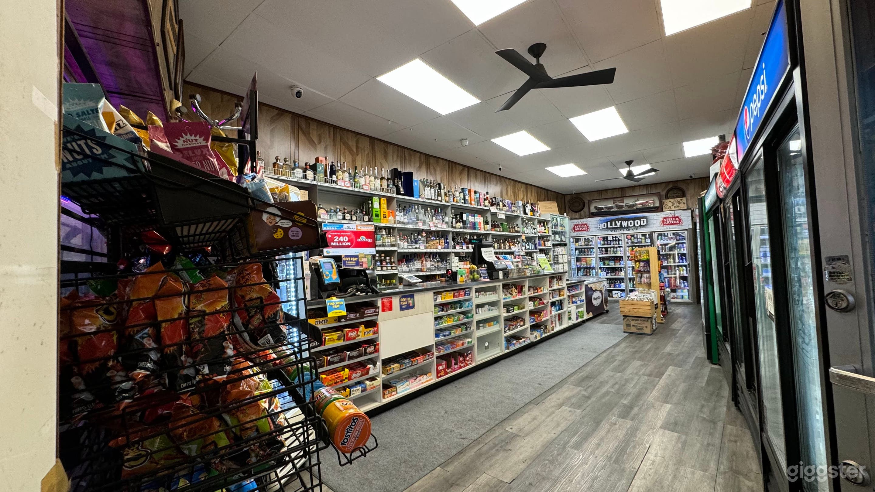 Liquor Store Location Hollywood  Photo 4