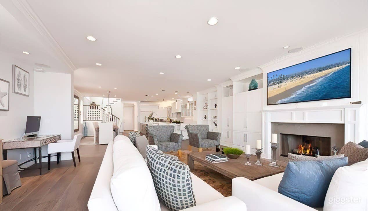 Beautiful Newport Home Directly on the Waterfront Photo 4