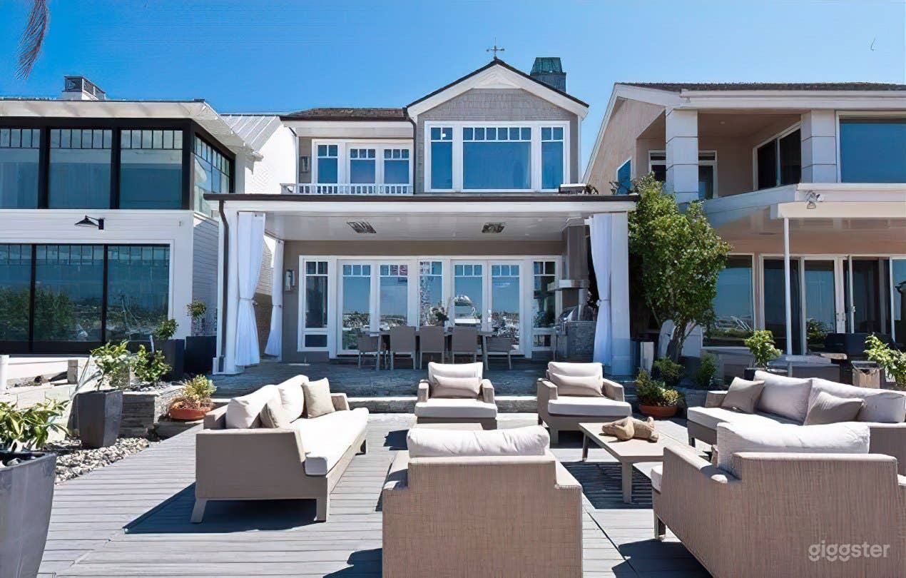 Beautiful Newport Home Directly on the Waterfront Photo 2