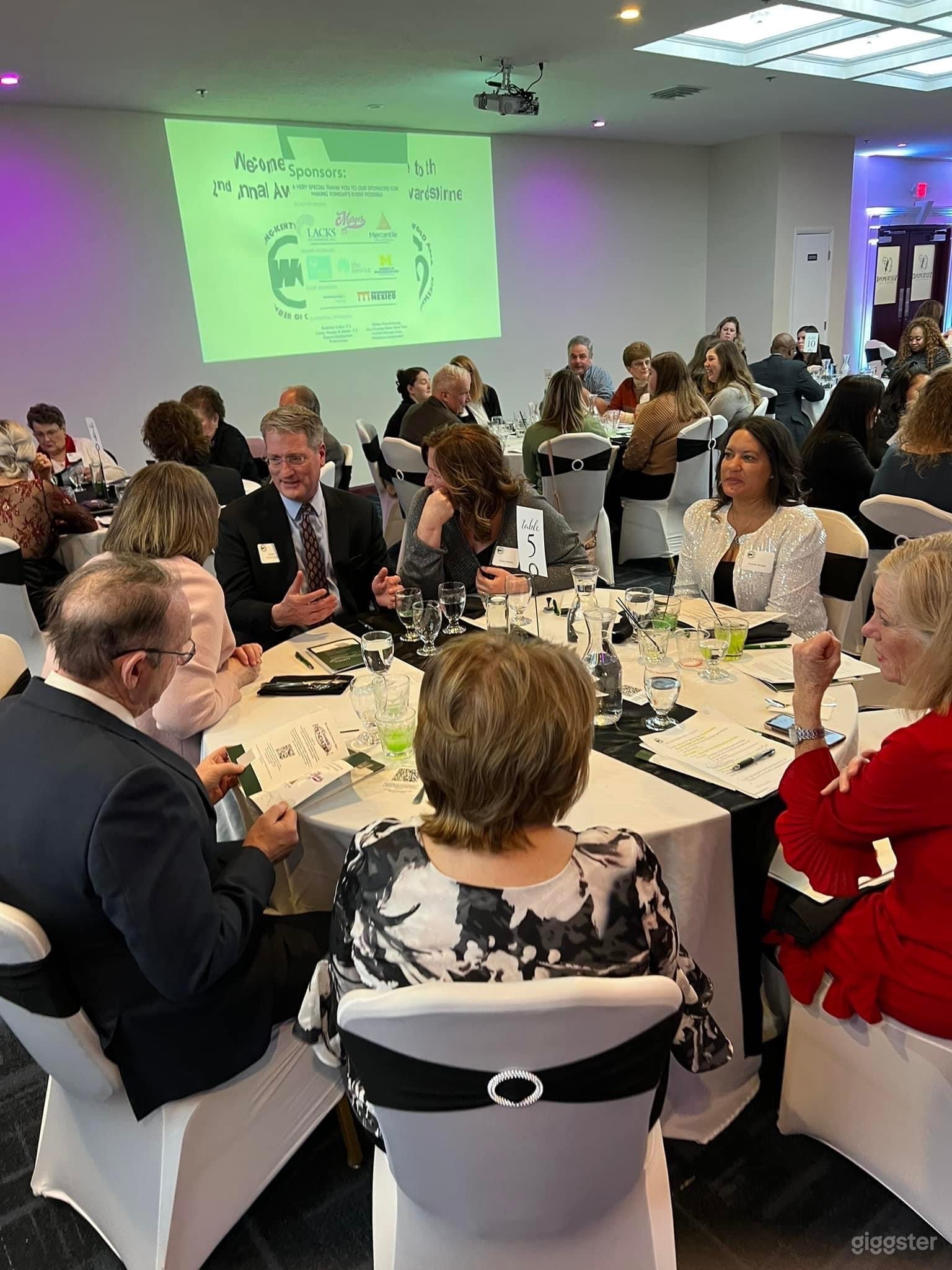 Elegant Banquet Hall in Kentwood Photo 4