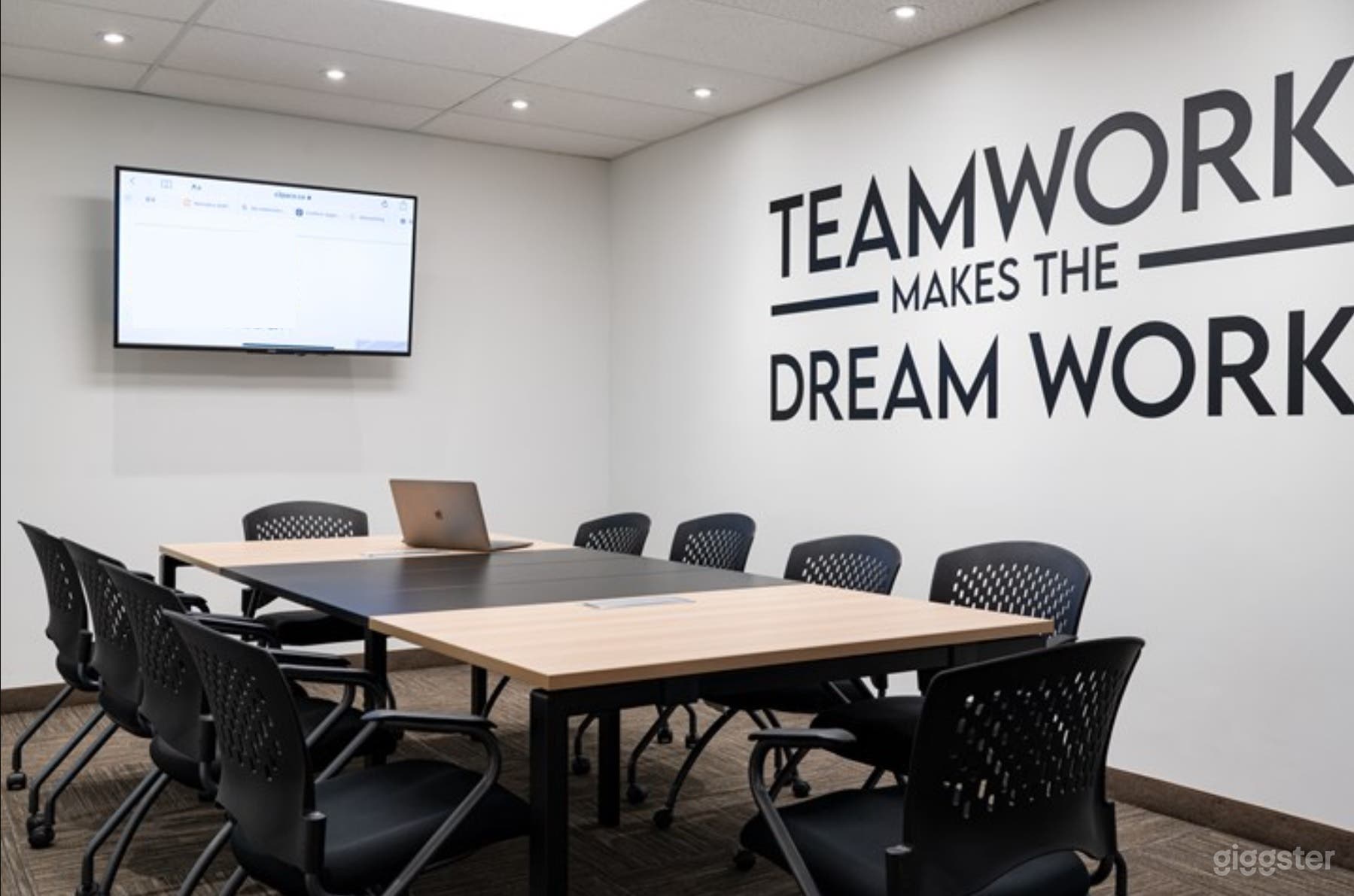 Regular Formal Meeting Room Photo 1