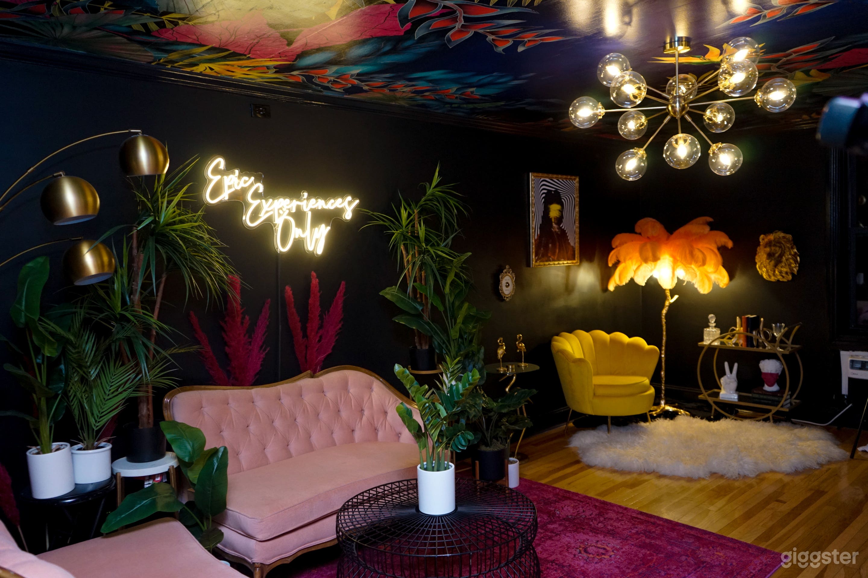 Black Paradise Penthouse Photo 2