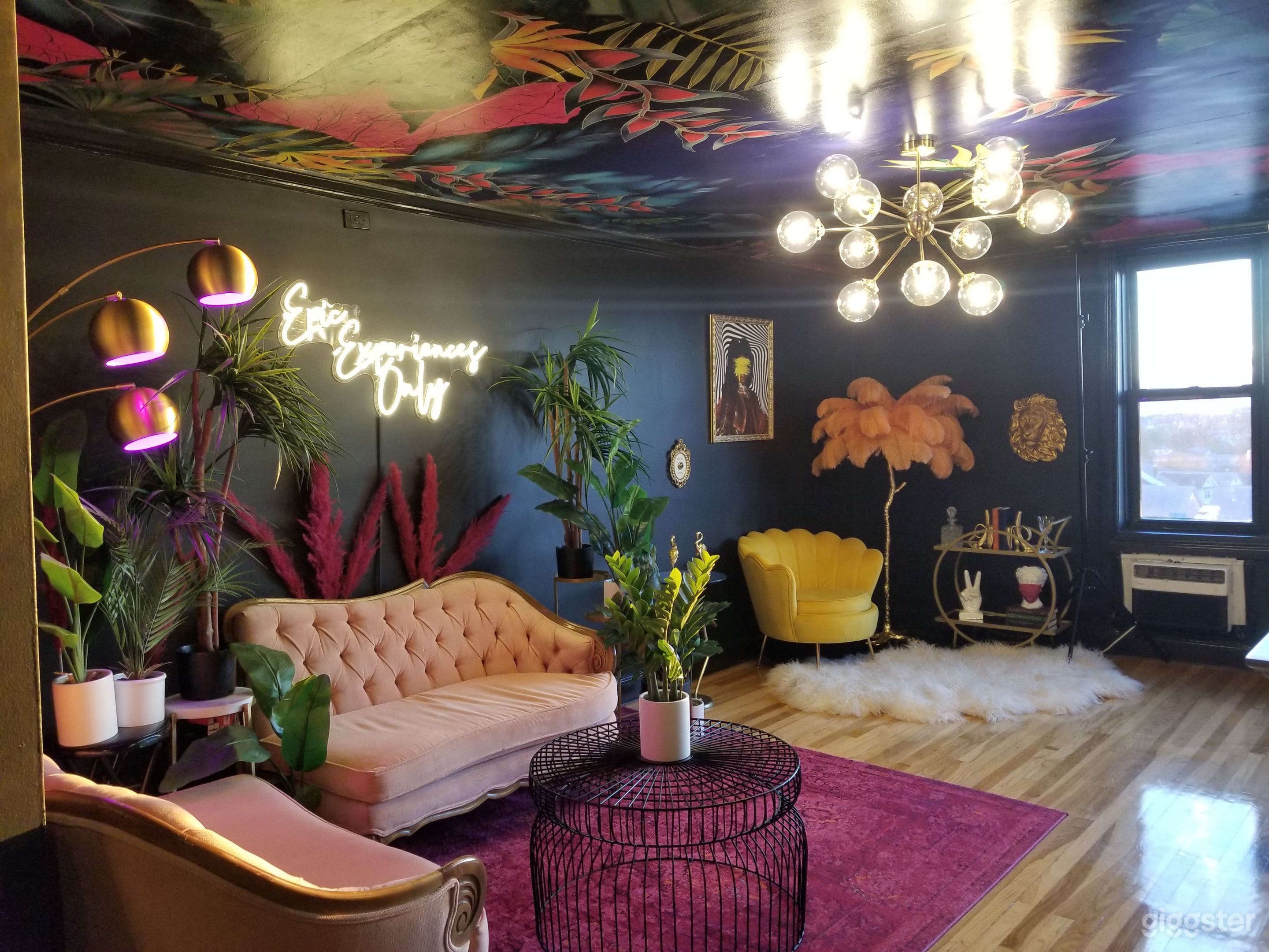 Black Paradise Penthouse Photo 1