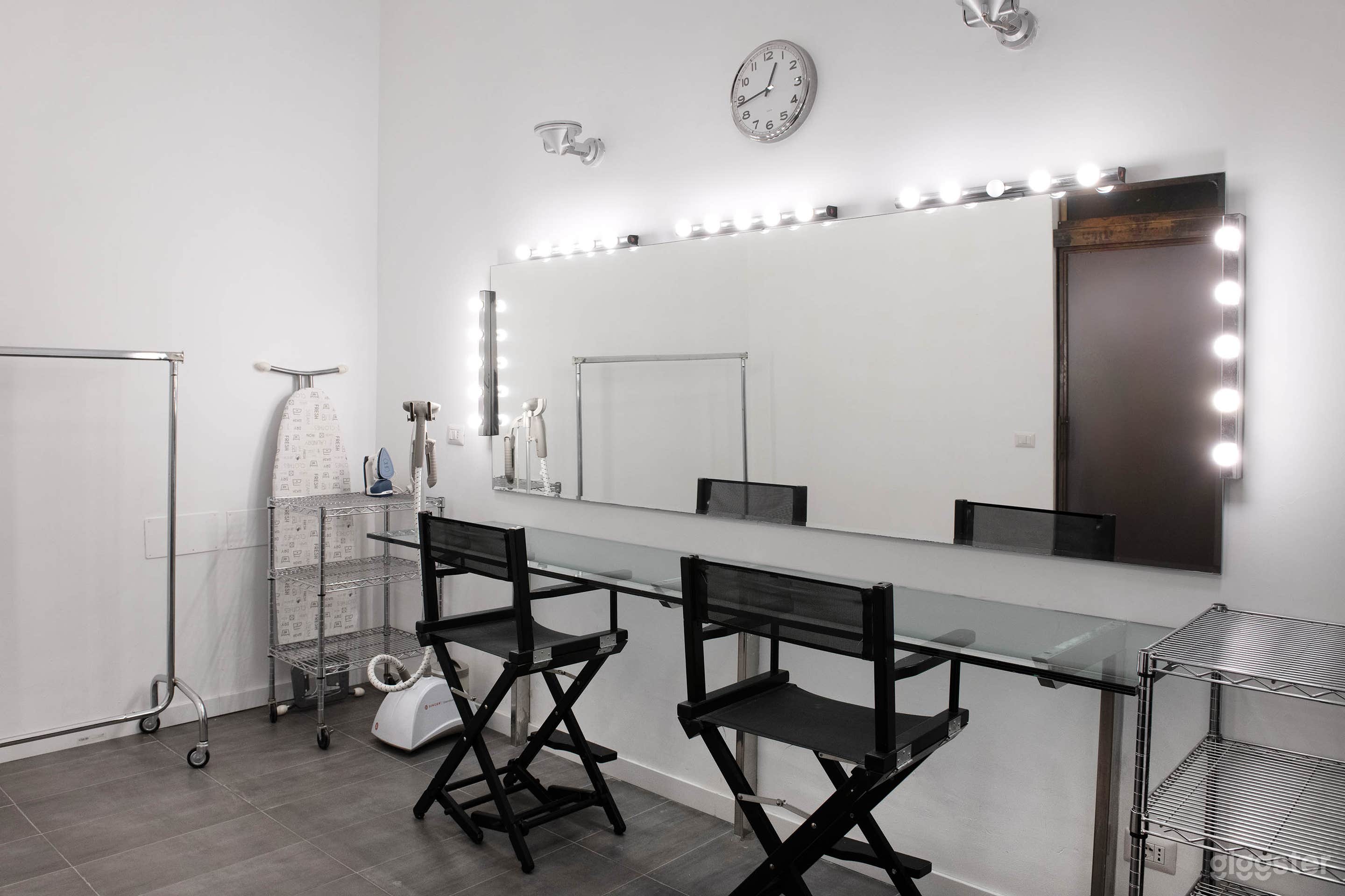 Beautiful professional studio perfectly equipped Photo 2