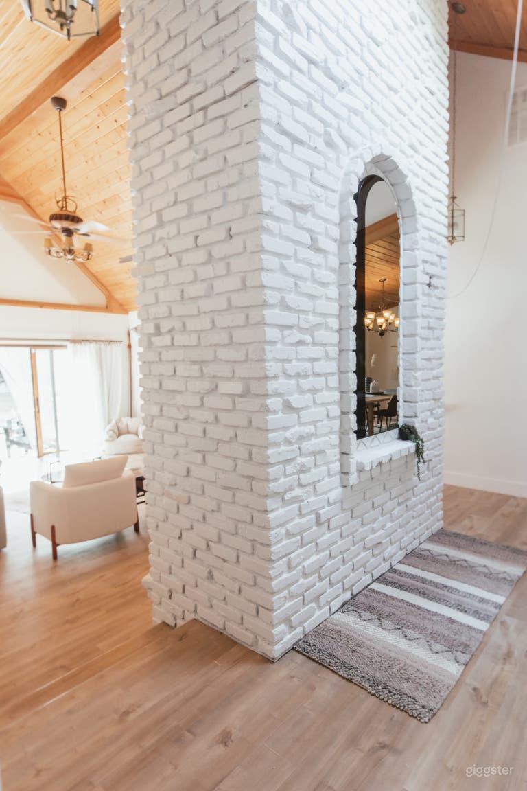  Beautifully refurbished modern mountain home 