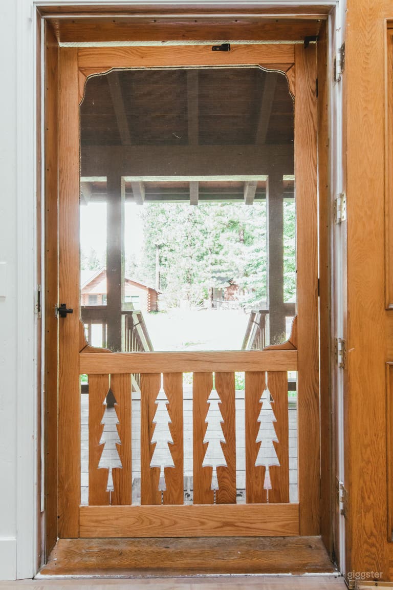  Beautifully refurbished modern mountain home 