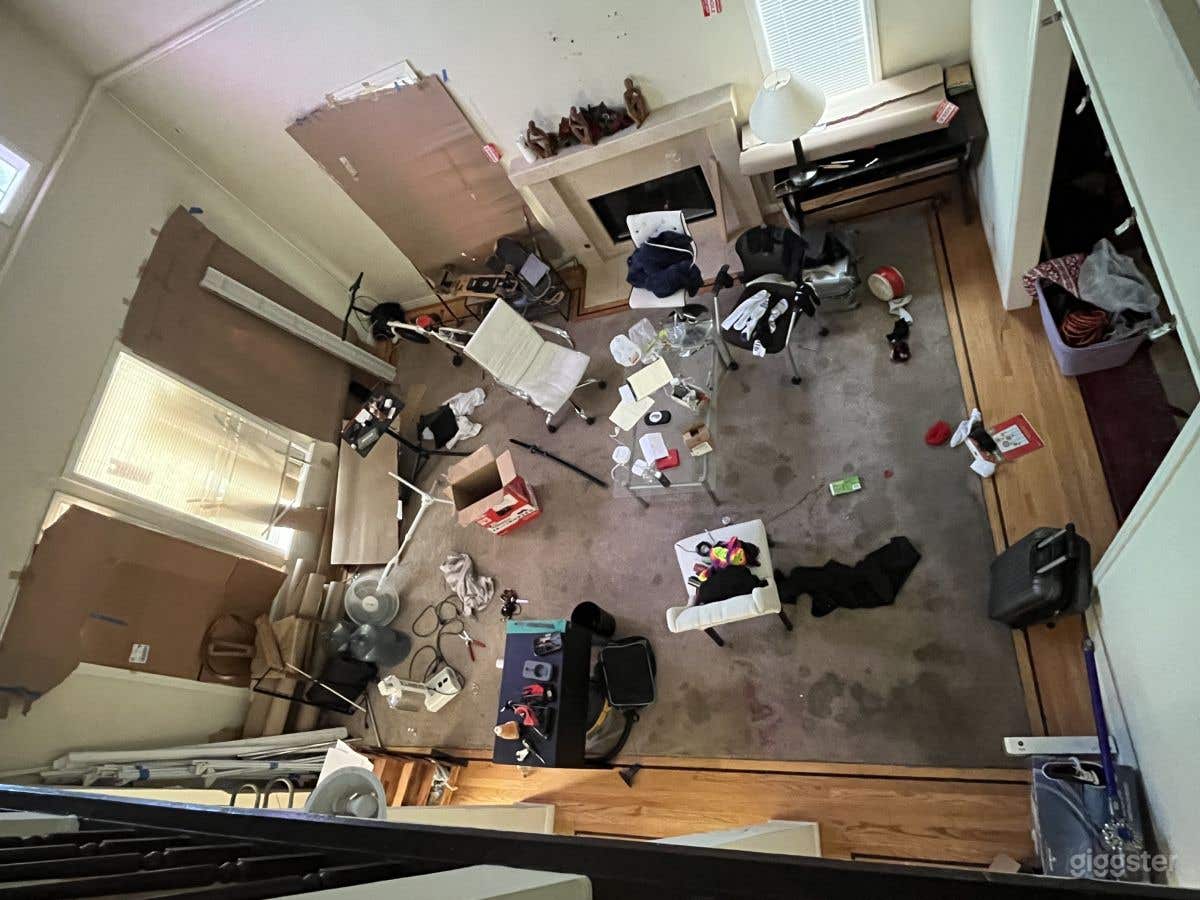 3bed 3bath trashed interior house Photo 1