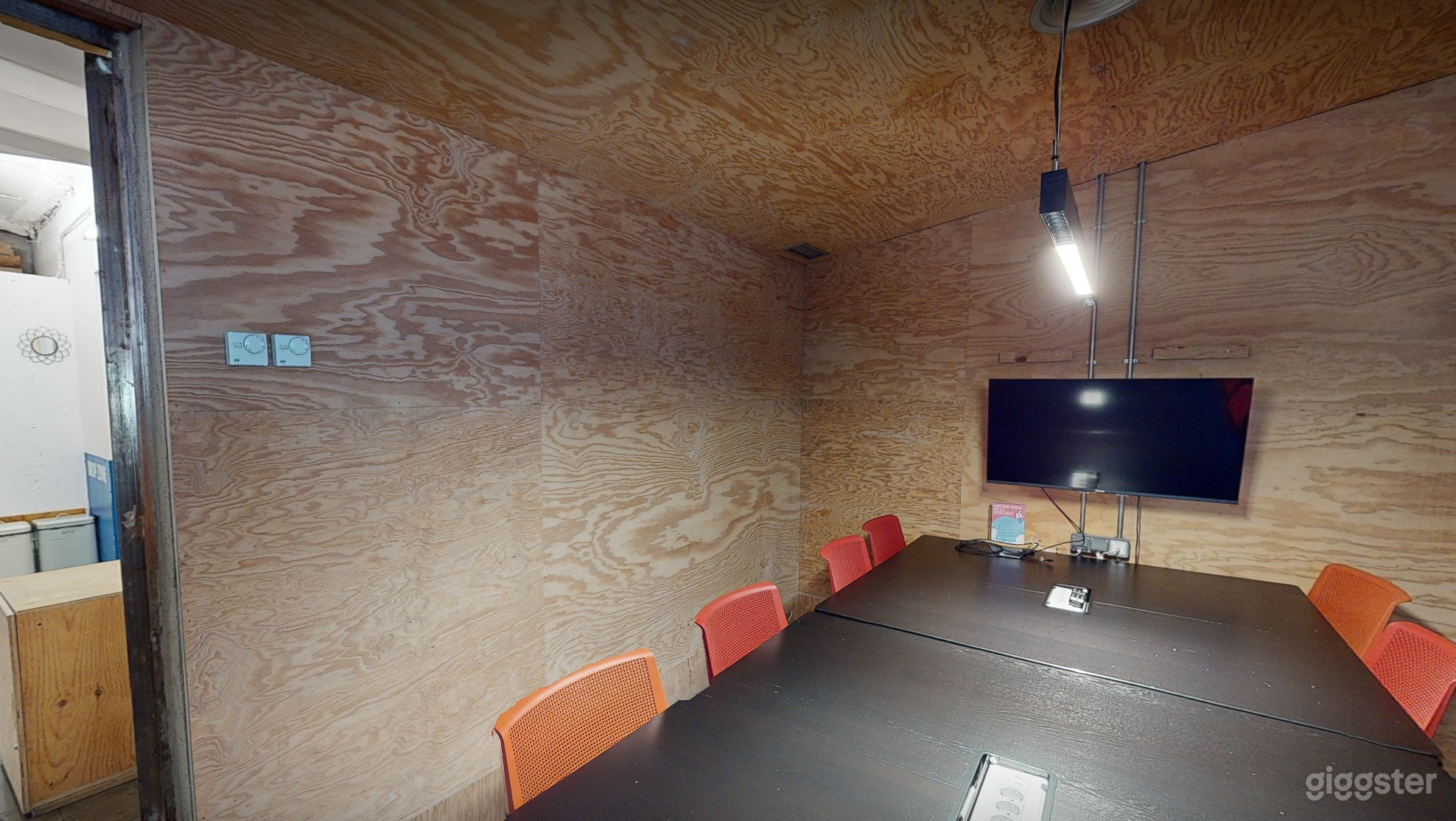 Espacio de Reunión Acogedor para 8 | Sala de Reuniones 2.2 Foto 4