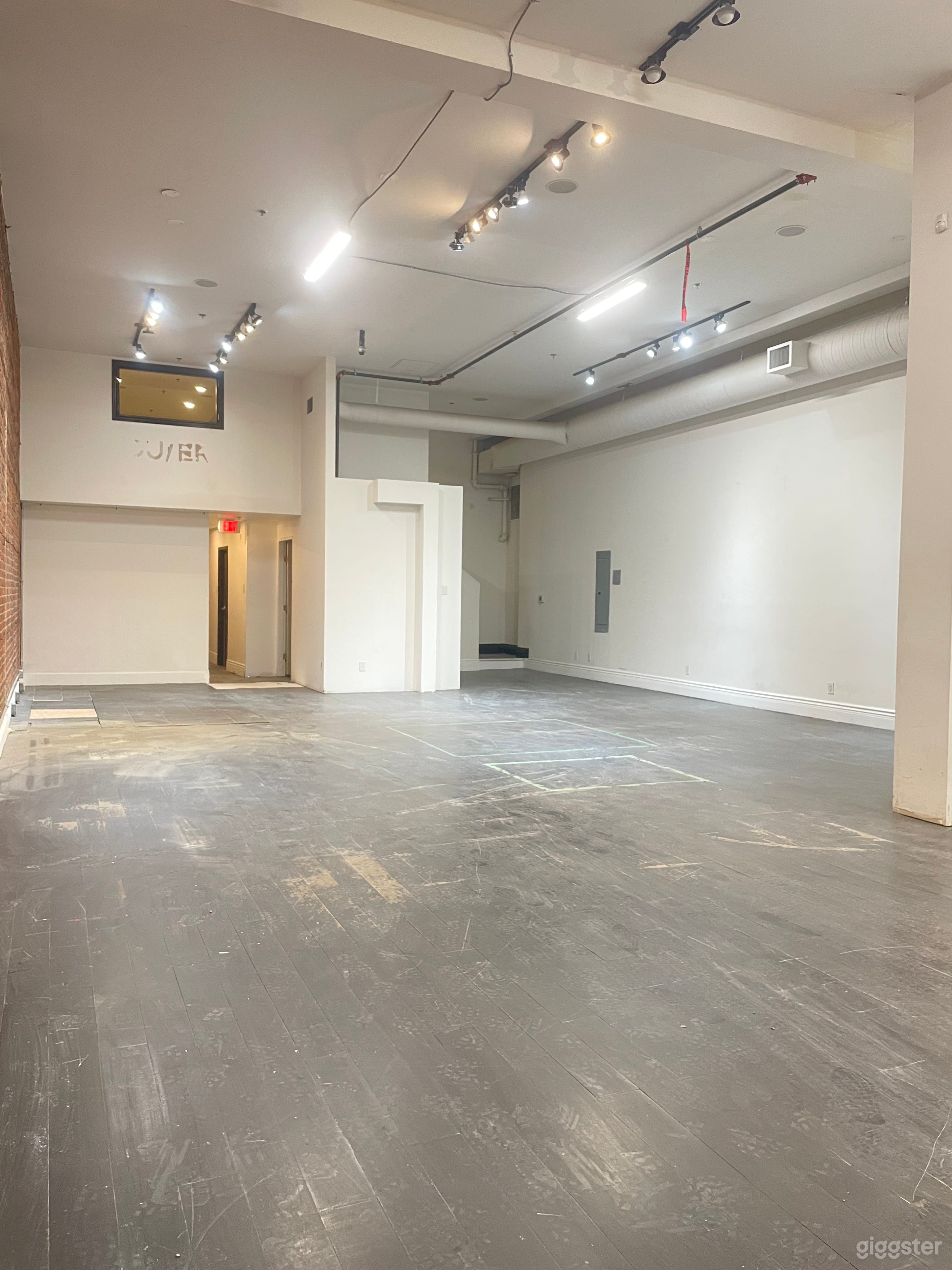 Gastown Ground Level Space with Tall Ceilings Photo 3