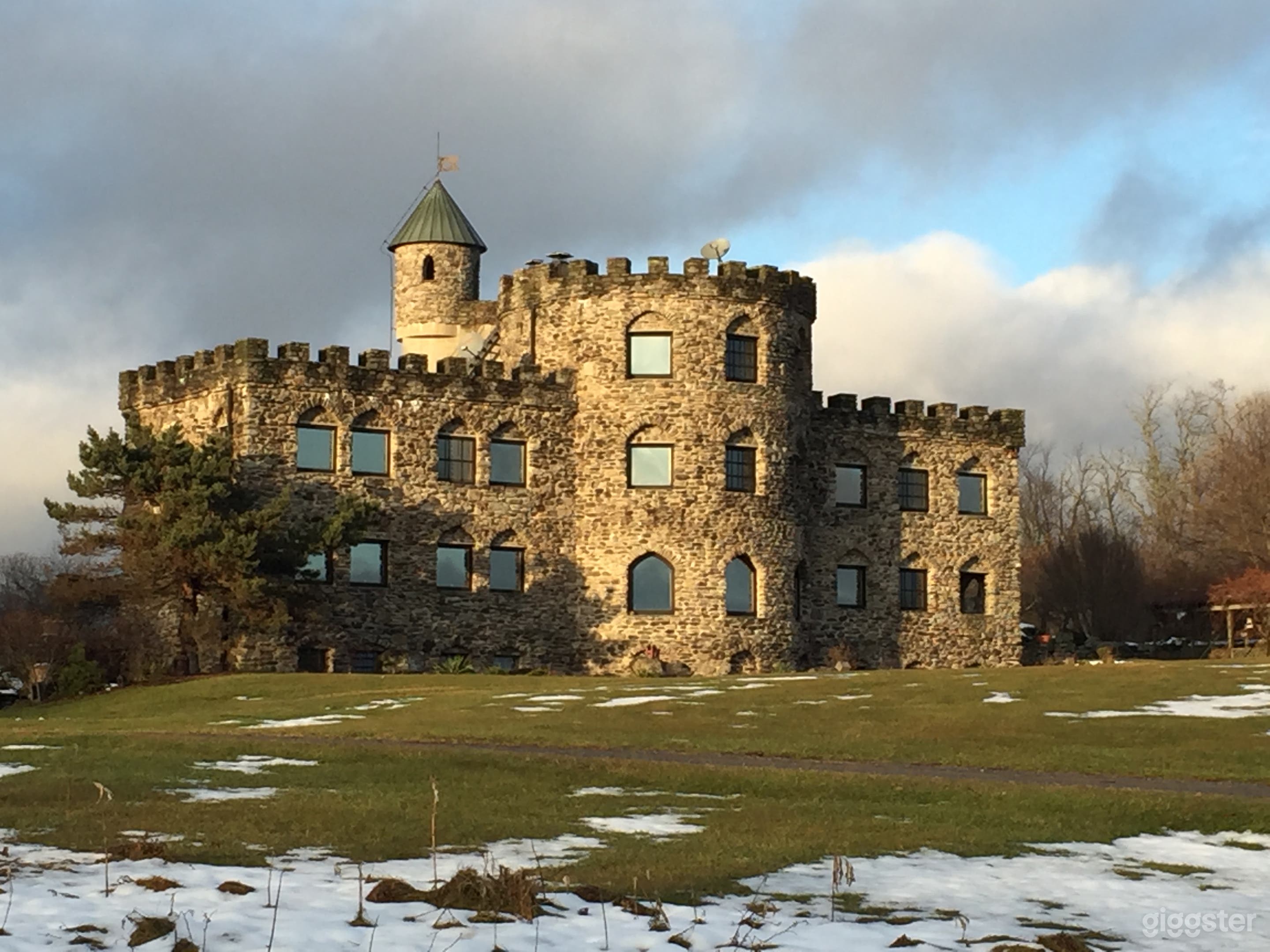 Private Castle With Outdoor Reception Photo 2