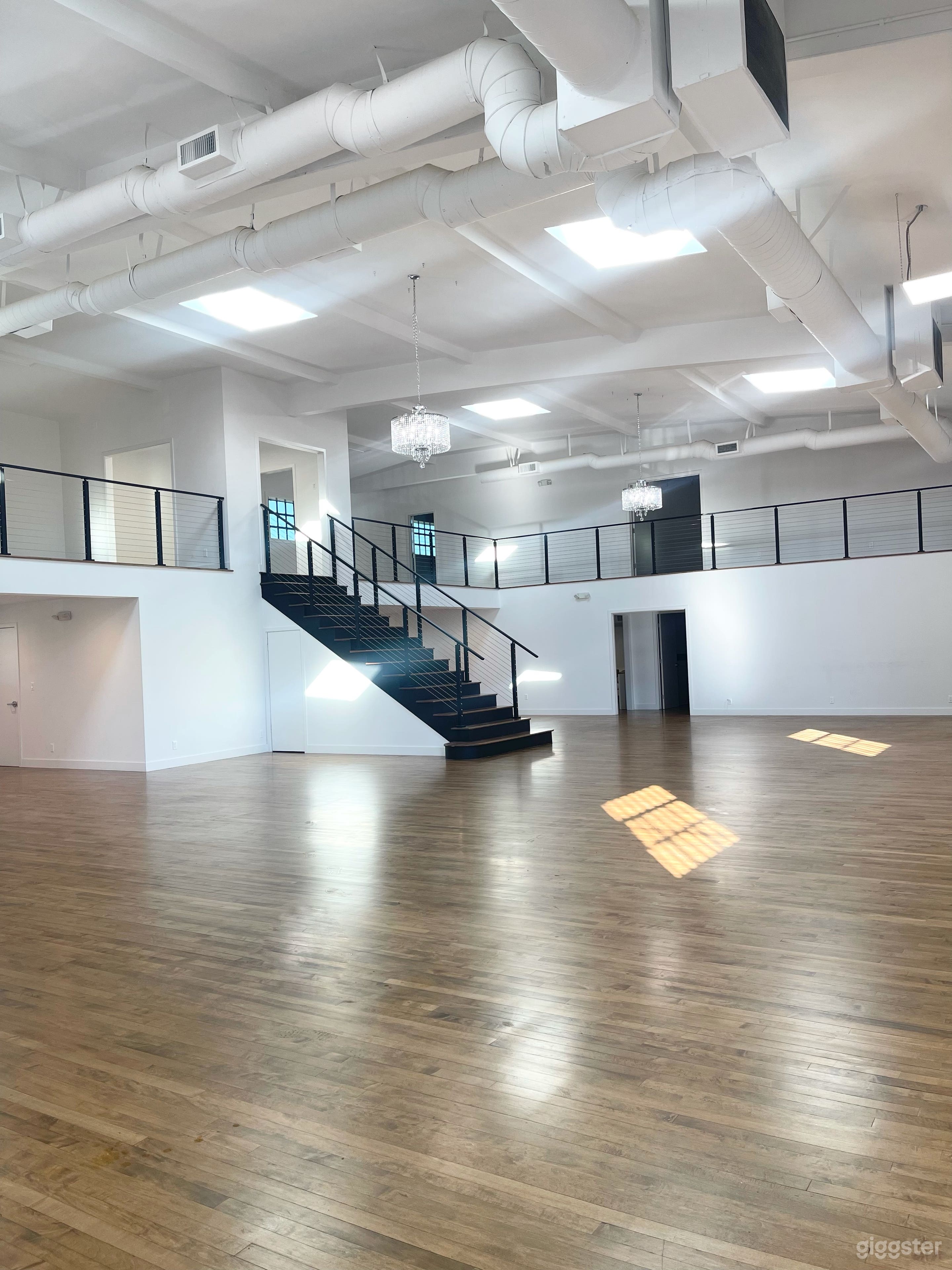 Main Gallery 4,000 Sq ft
