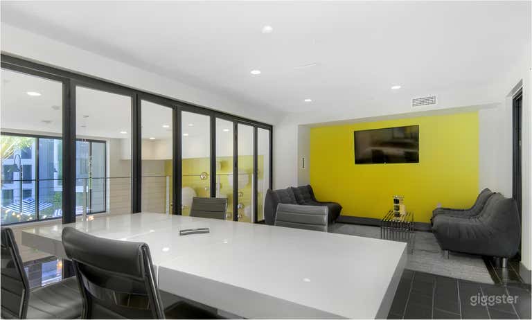  Modern Executive Style Meeting and Lounge Space 