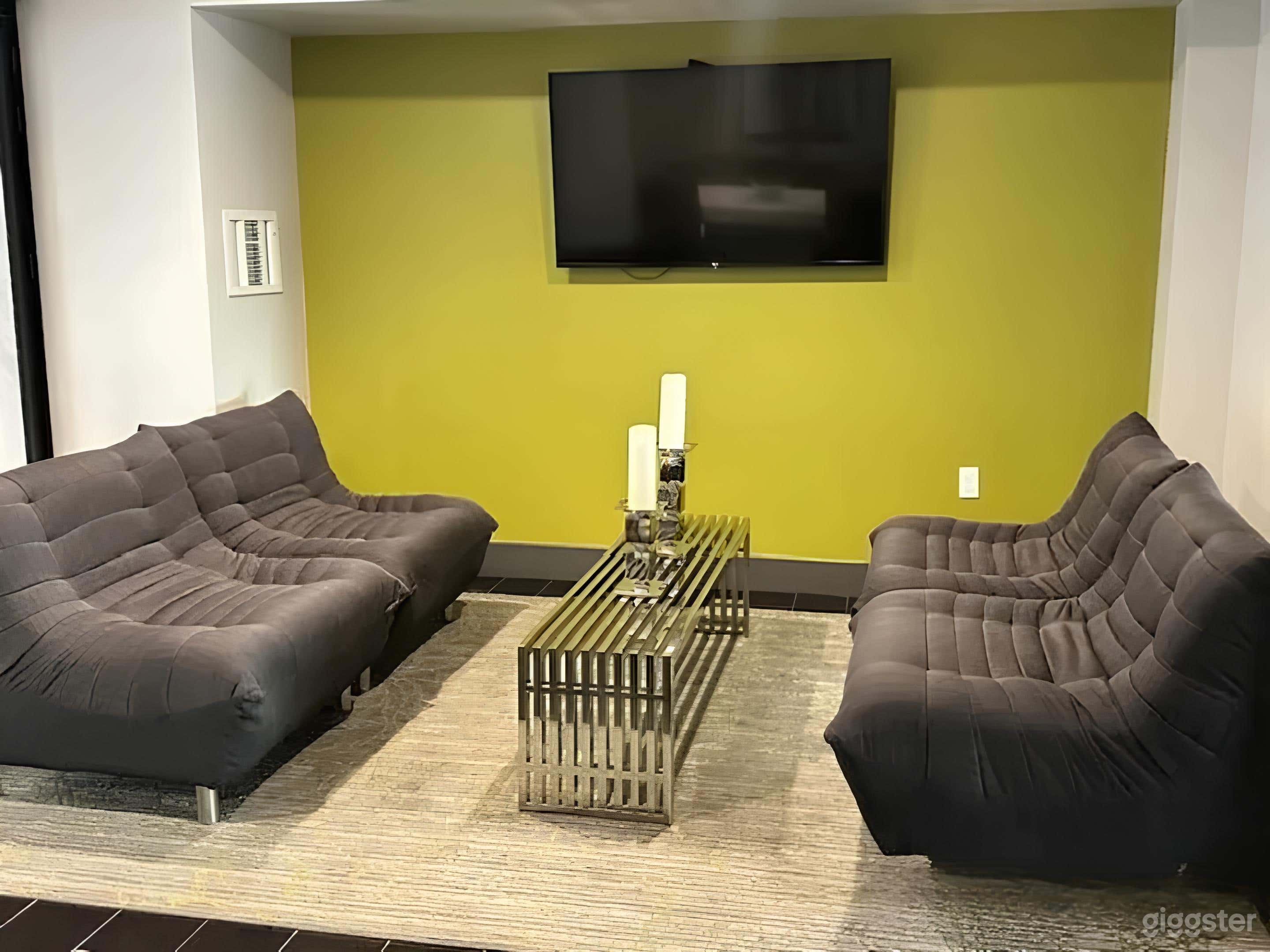 Modern Executive Style Meeting and Lounge Space Photo 4