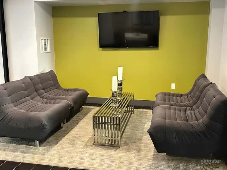  Modern Executive Style Meeting and Lounge Space 