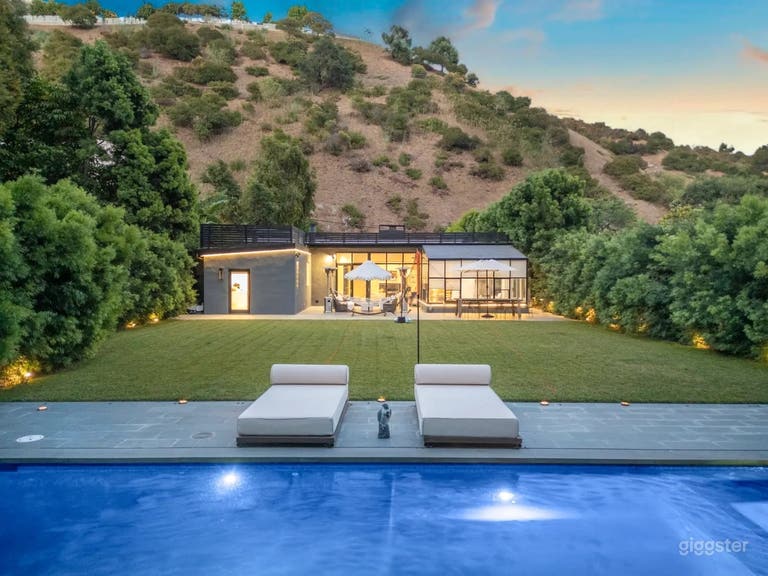  BEVERLY HILLSIDE OUTDOOR POOL 