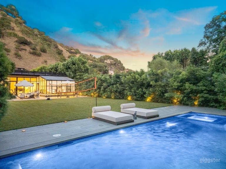  BEVERLY HILLSIDE OUTDOOR POOL 