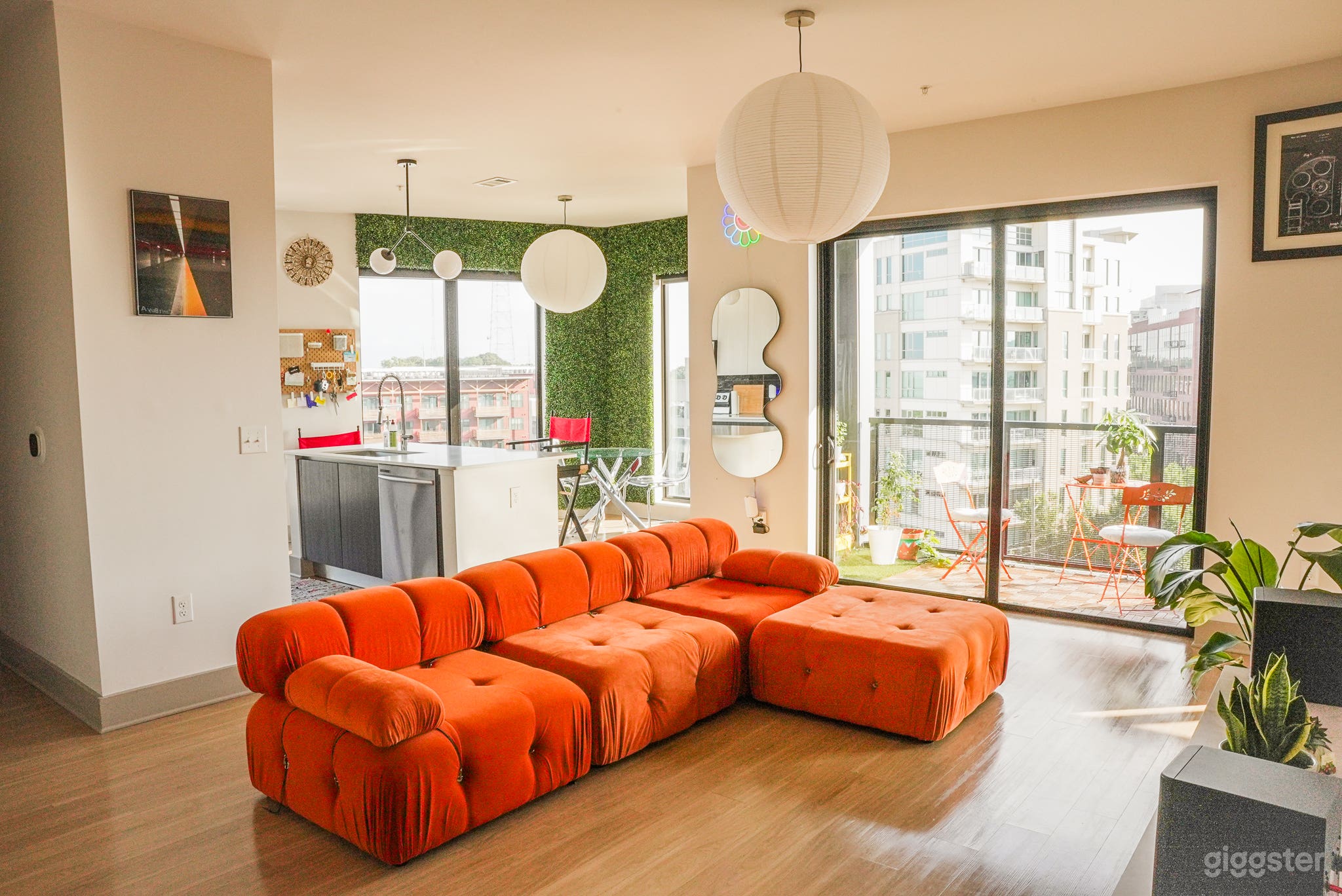 Designer Loft with Panoramic Views &amp; Open Layout Photo 1