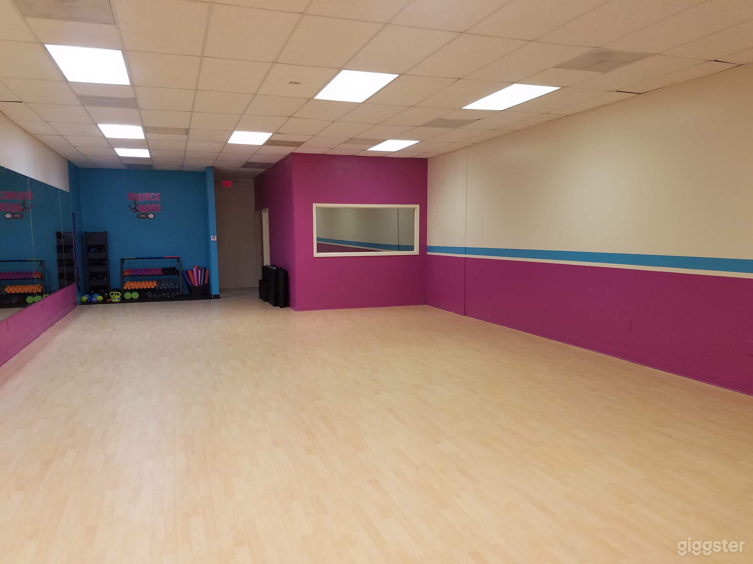 Open, Bright Studio in Great Location Photo 1