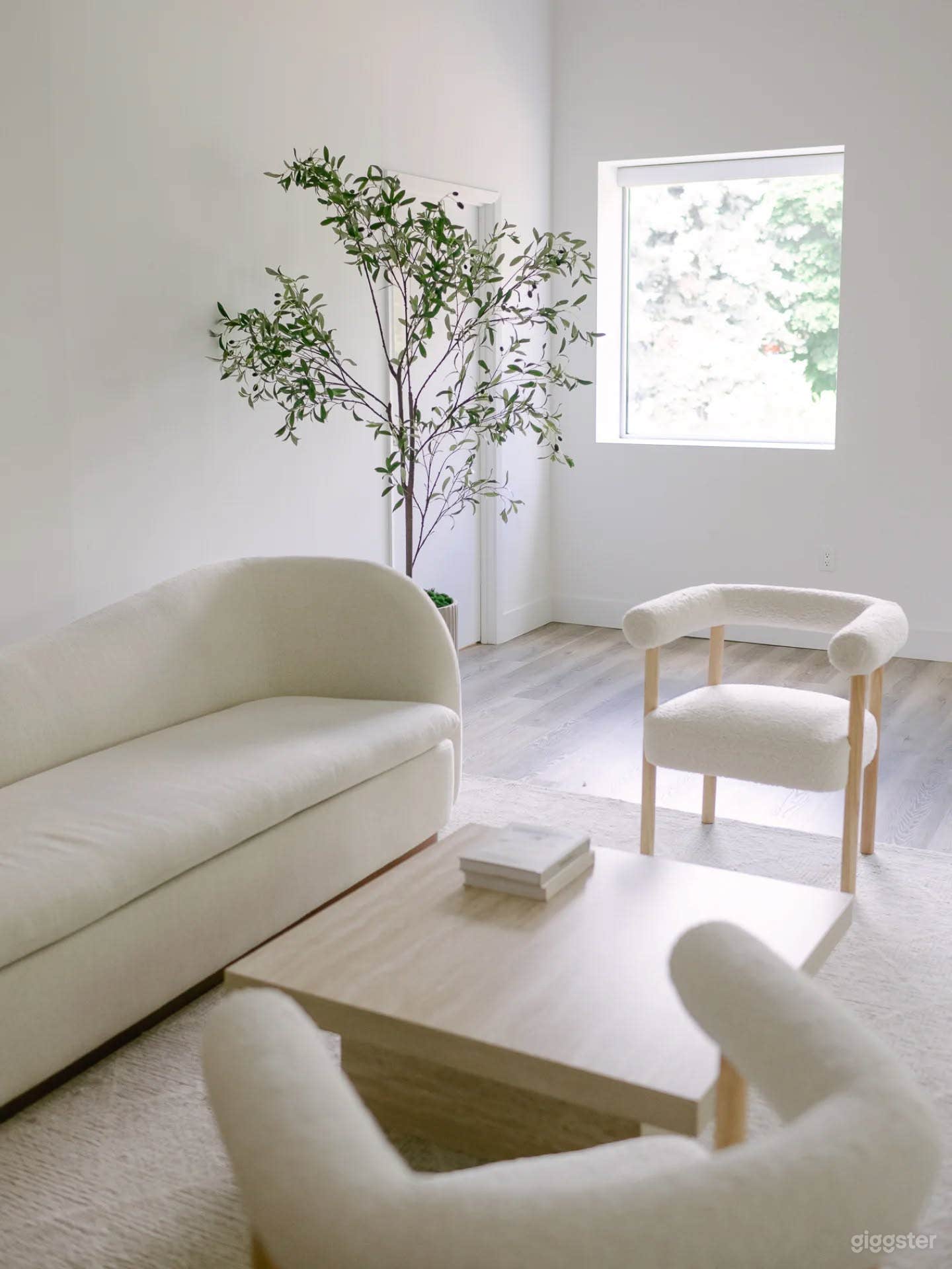 Bright Creative Studio with Styled Room & Cyc Wall Photo 2