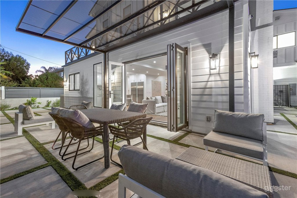 Breathtaking Pool in a 4000 Sq Ft Residence Photo 4